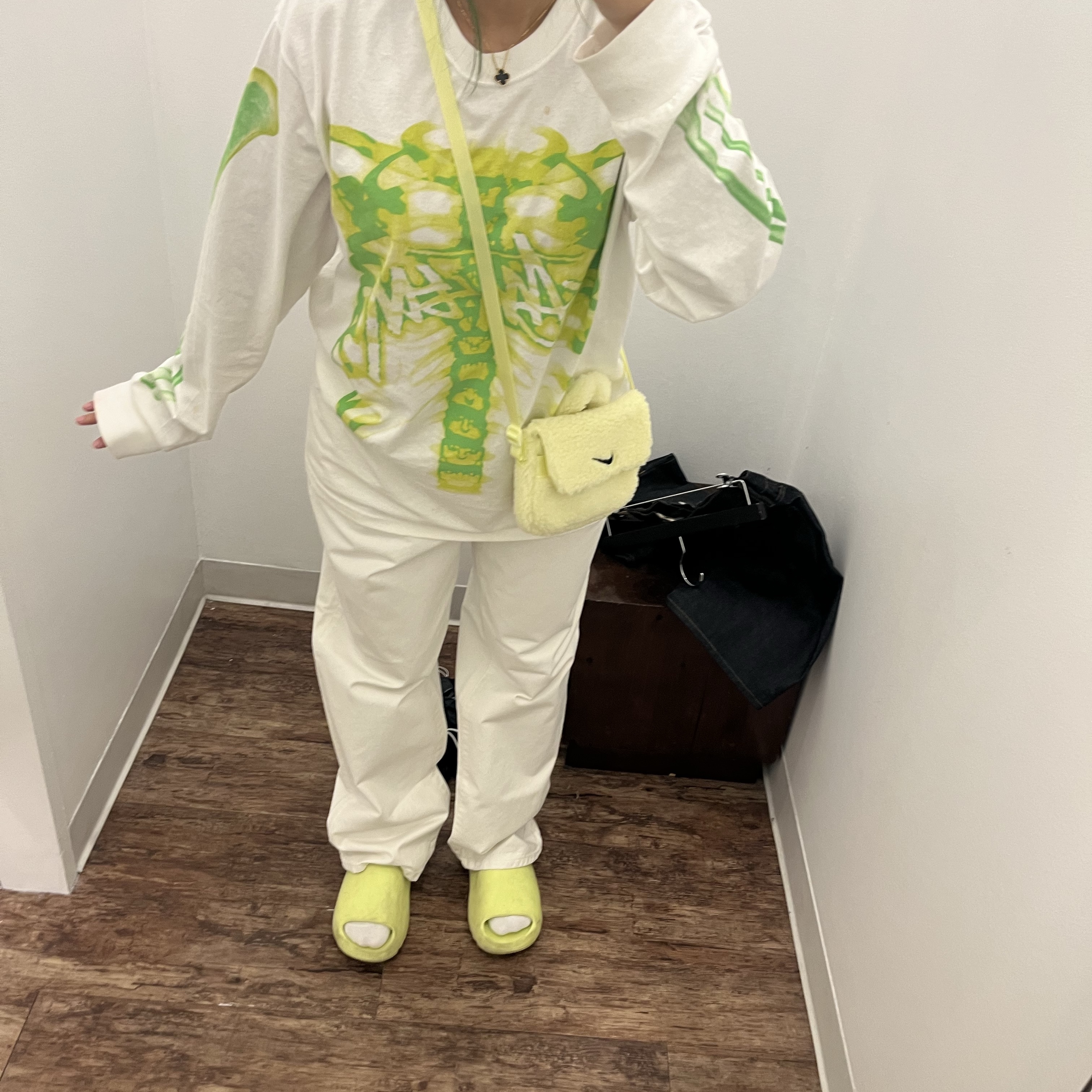 Stussy Rib Cage LS T-Shirt White, (Kids) Nike NSW Faux Fur Crossbody Bag Neon 착용 스타일