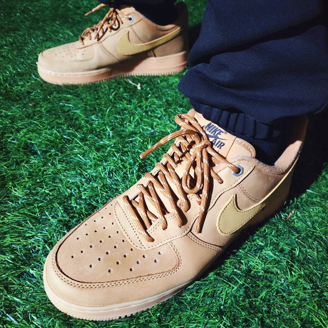 Nike Air Force 1 '07 WB Flax 착용 스타일 - 5