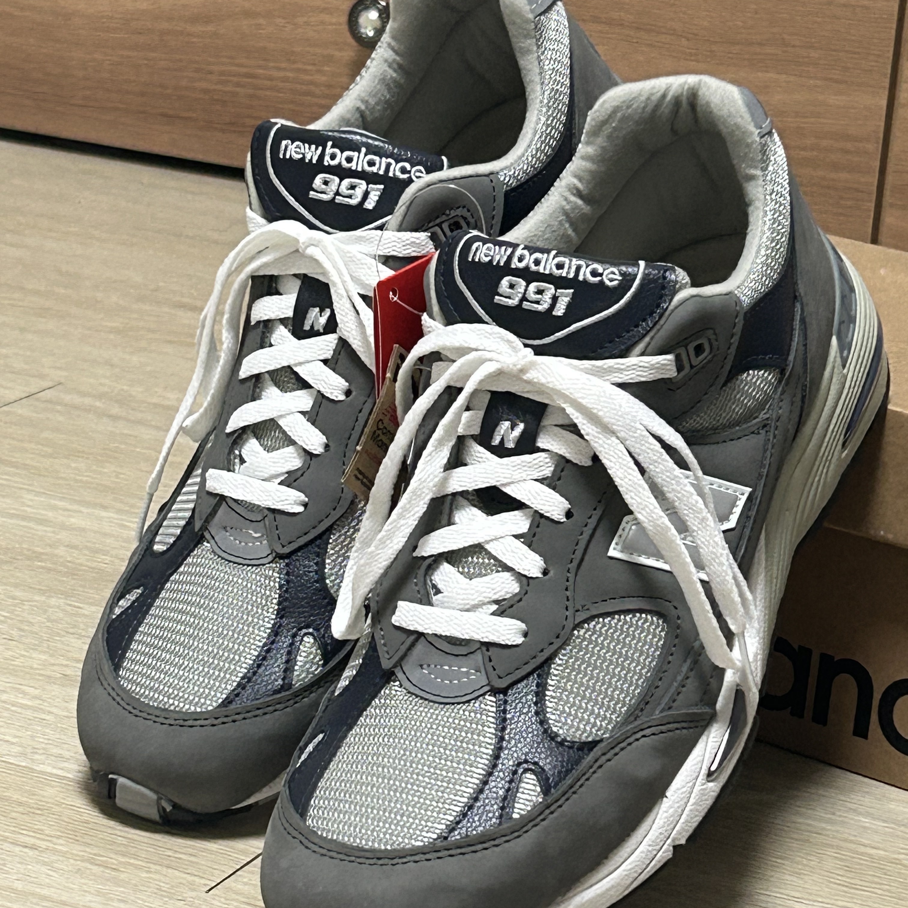 New Balance 991 Made in UK Castlerock Navy 착용 스타일 - 1