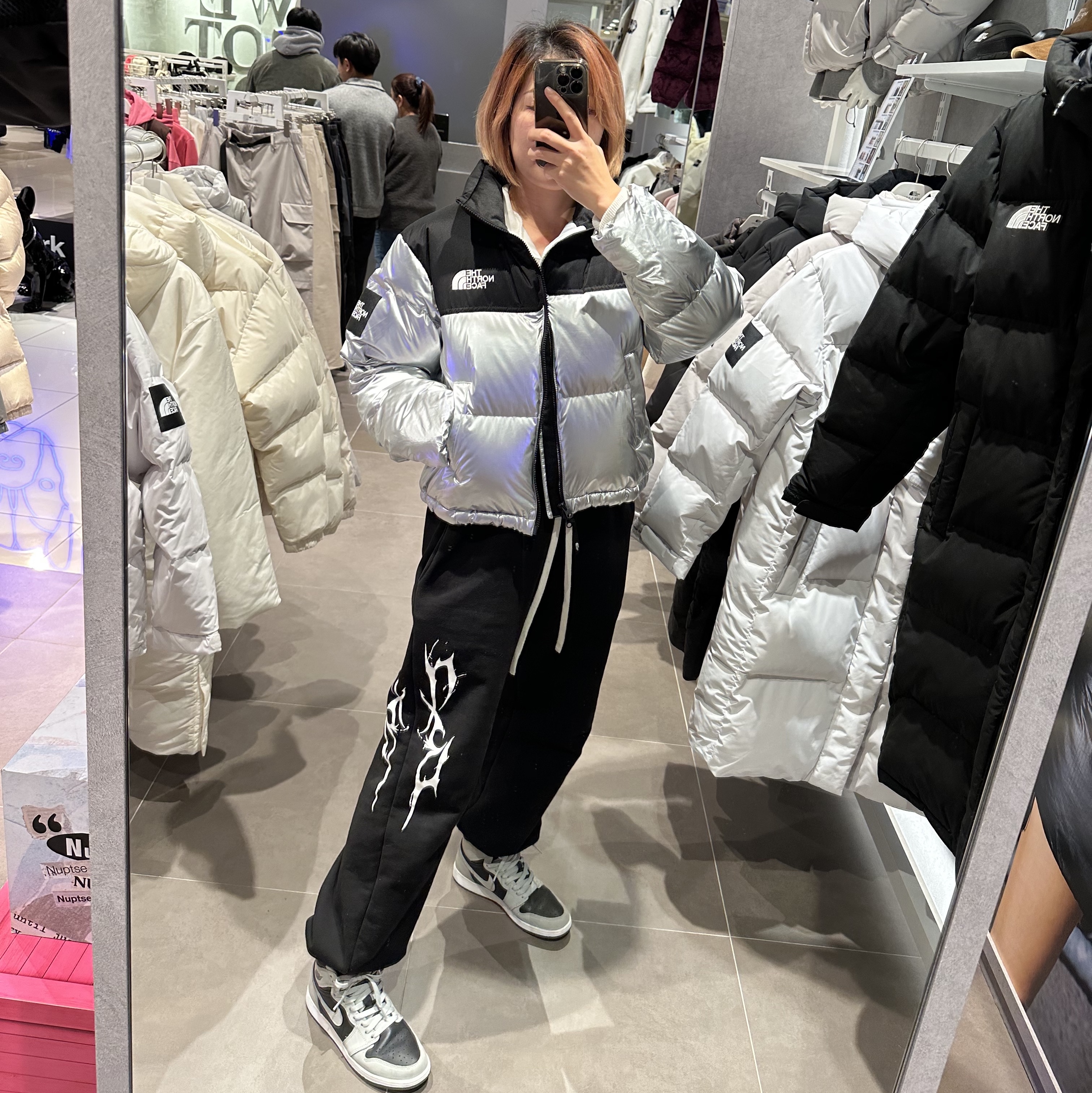 (W) The North Face White Label Novelty Nuptse Down Jacket Black, (GS) Jordan 1 Retro High OG Shadow 2.0 착용 스타일 - 3