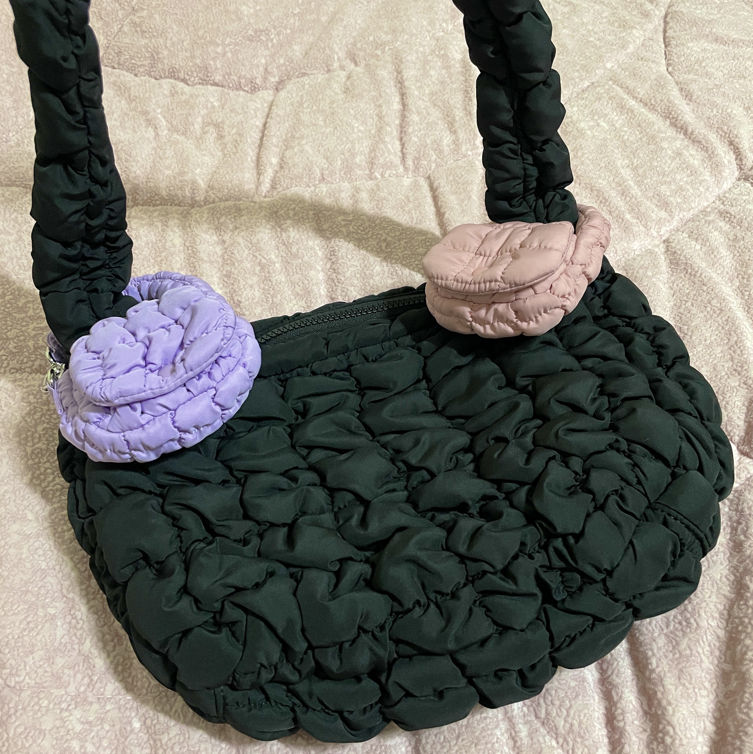 COS Quilted Messenger Bag Black, COS Quilted Nano Bag Purple 착용 스타일 - 1