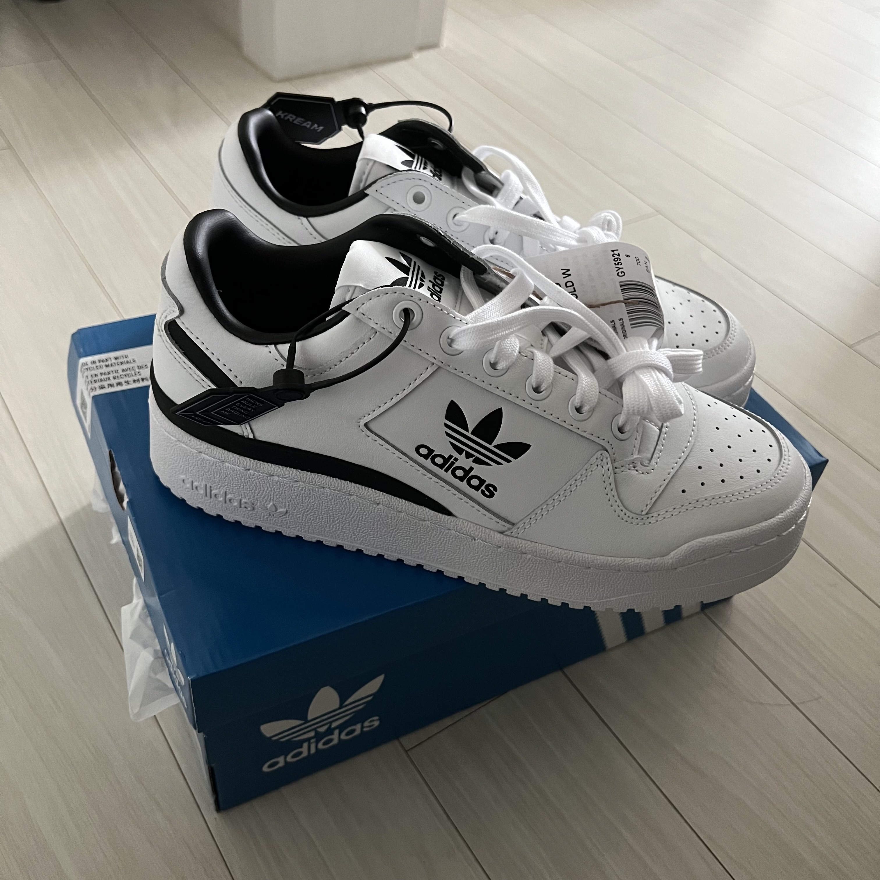 (W) Adidas Forum Bold Cloud White Core Black 착용 스타일