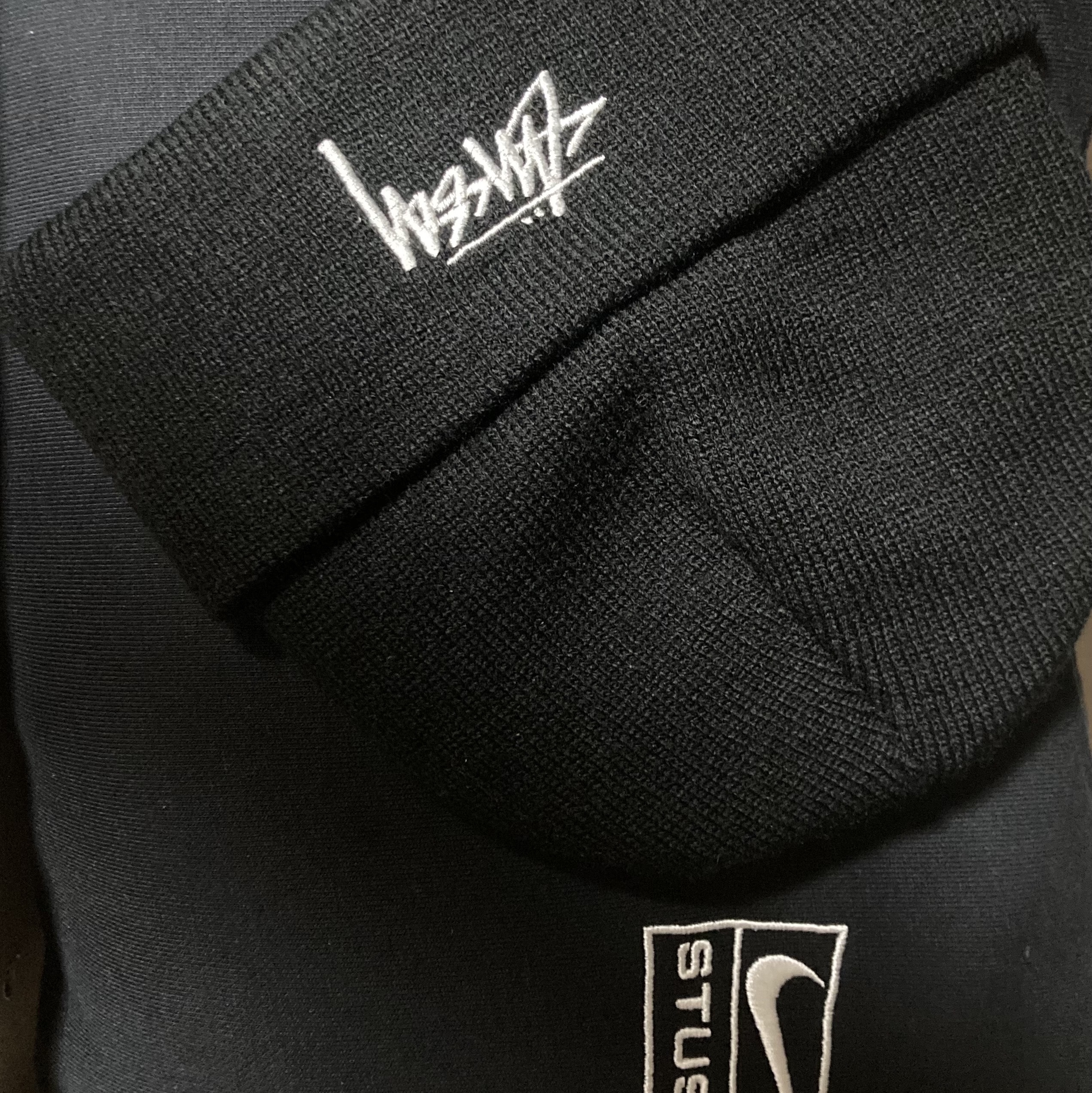 Stussy x Our Legacy Yin Yang Beanie Black, Nike x Stussy NRG RA Washed Pullover Hoodie Black (DN4028-010) 착용 스타일