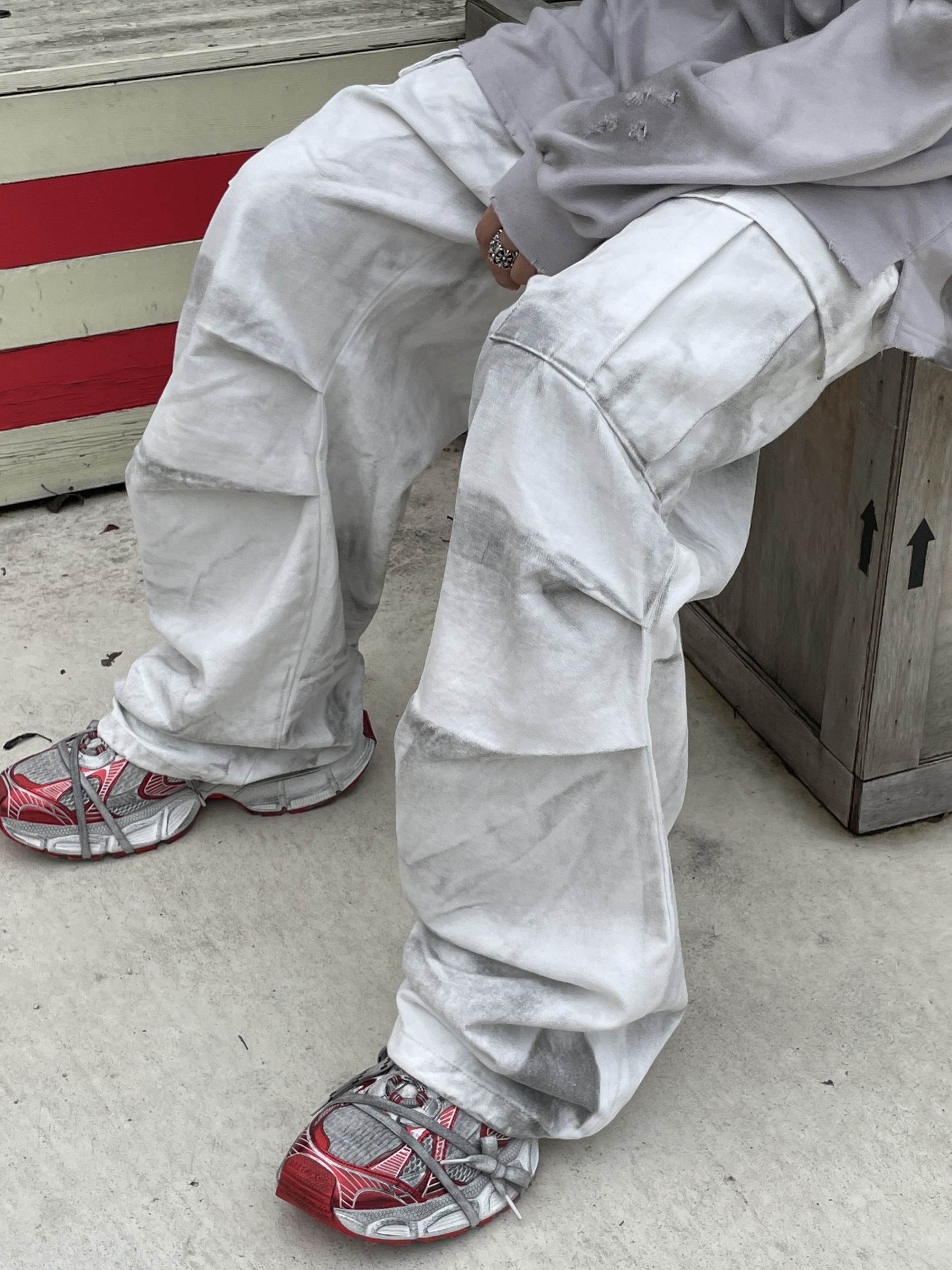 Balenciaga 3XL Sneakers White Red 착용 스타일 - 5