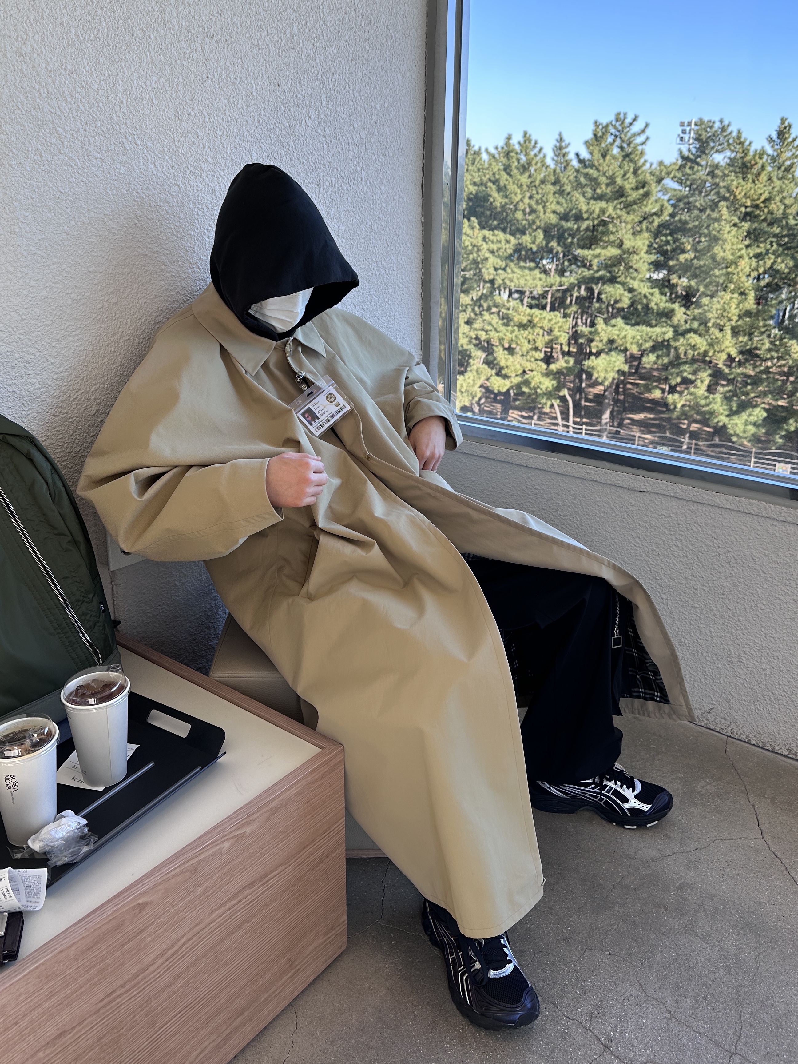 STU Hook Dolman Coat Beige with Name Tag, Asics x Atmos x Undermycar Gel-Kayano 14 Black Pure Silver 착용 스타일 - 3