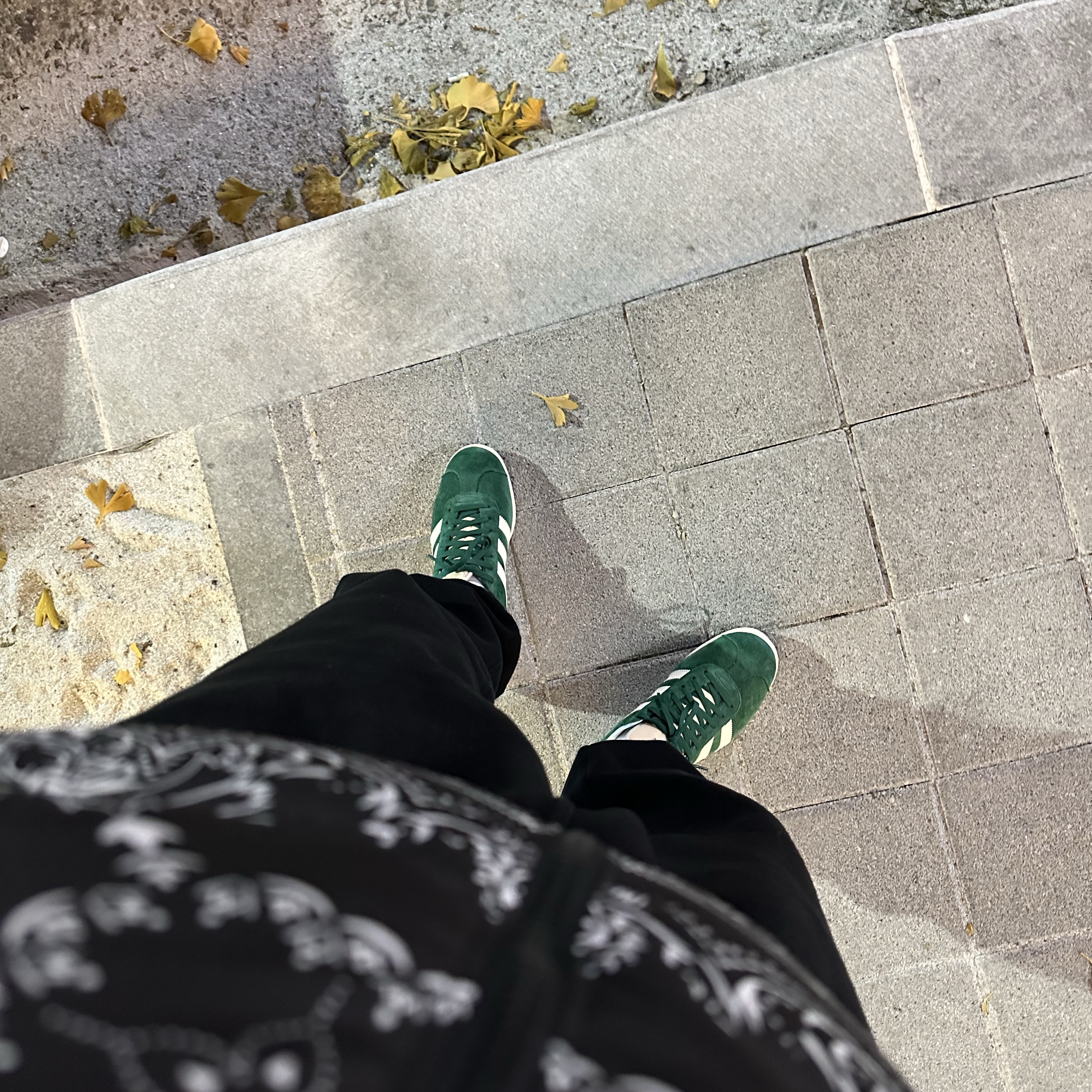 Adidas Gazelle Dark Green Cream White 착용 스타일