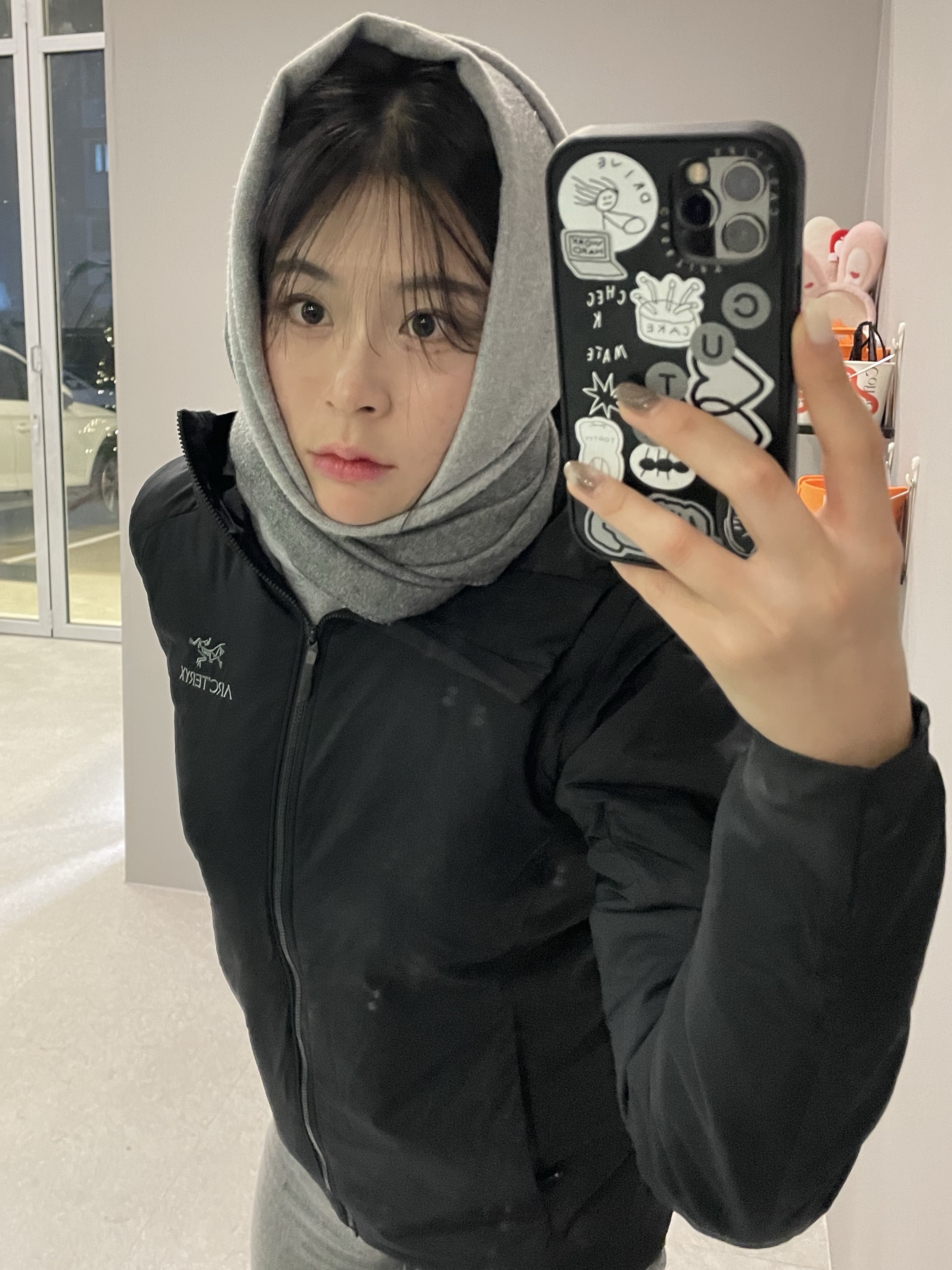 (W) Arc'teryx Atom Hoody Black 착용 스타일