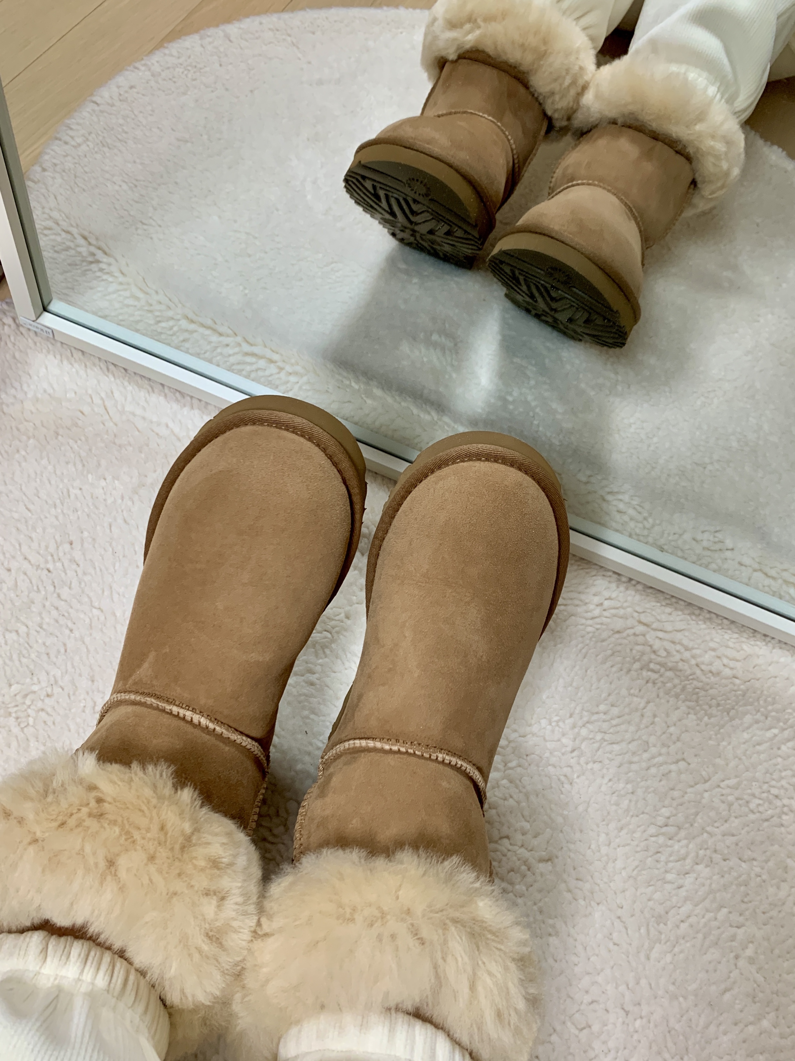 (W) UGG Classic Short II Boots Chestnut 착용 스타일 - 5