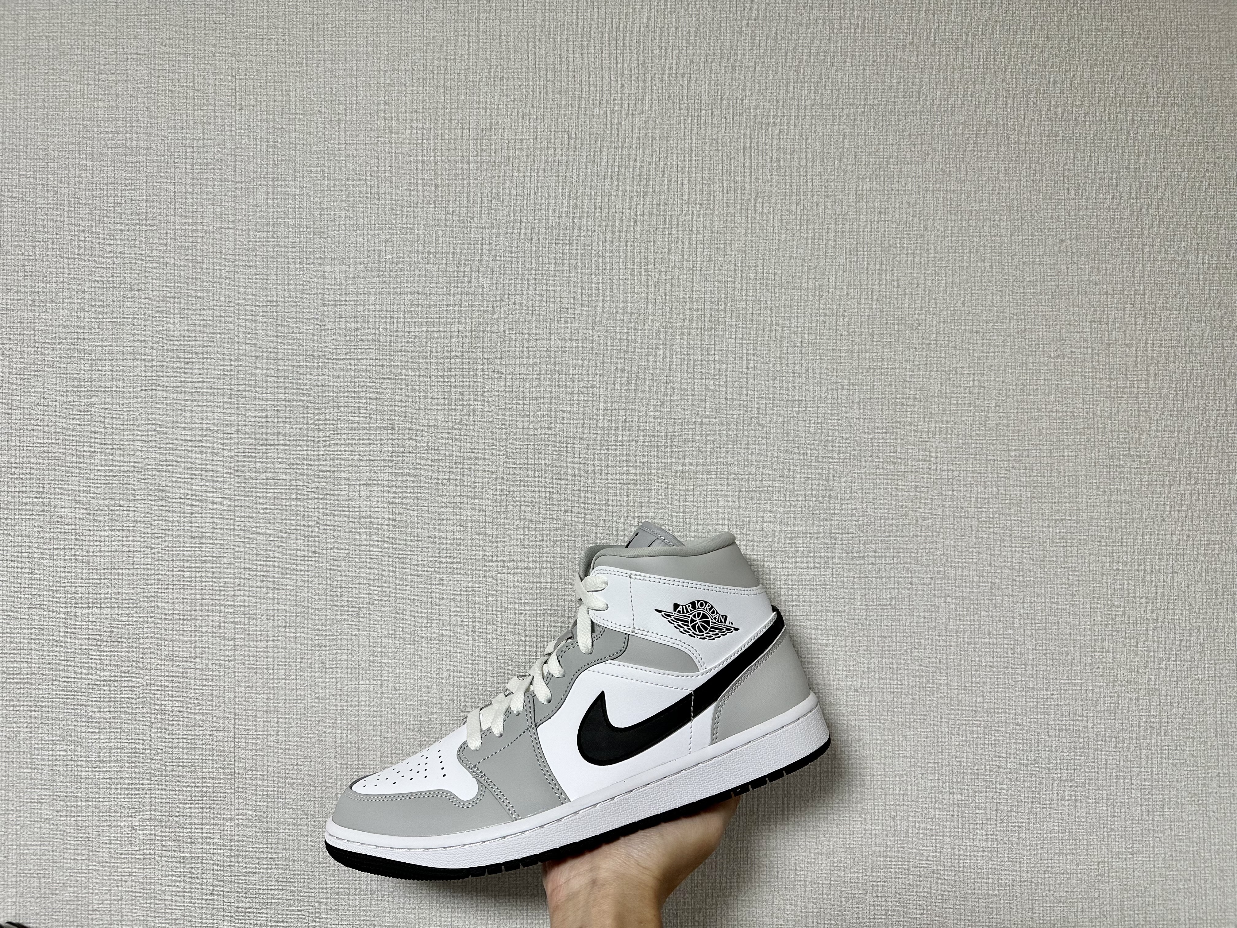 (W) Jordan 1 Mid Grey Fog 착용 스타일 - 2