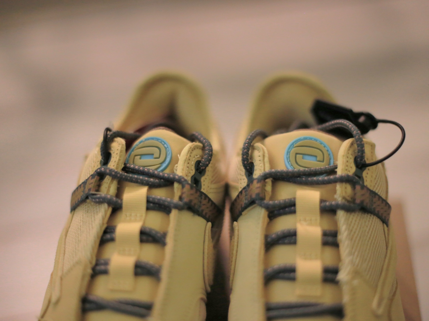 Nike x Travis Scott Air Max 1 Cact.us Gold 착용 스타일 - 5