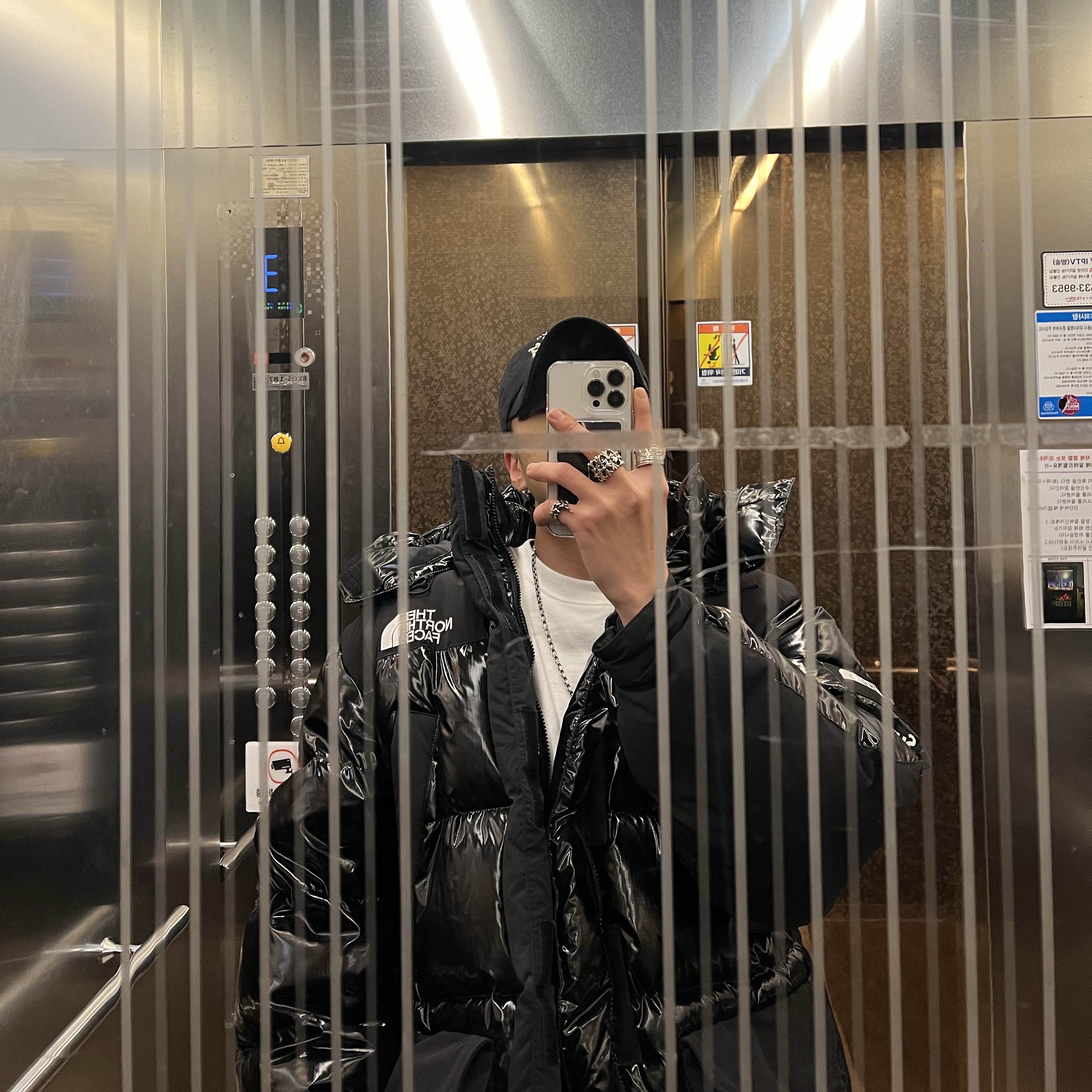 Supreme x The North Face 700-Fill Down Parka Black - 22FW 착용 스타일
