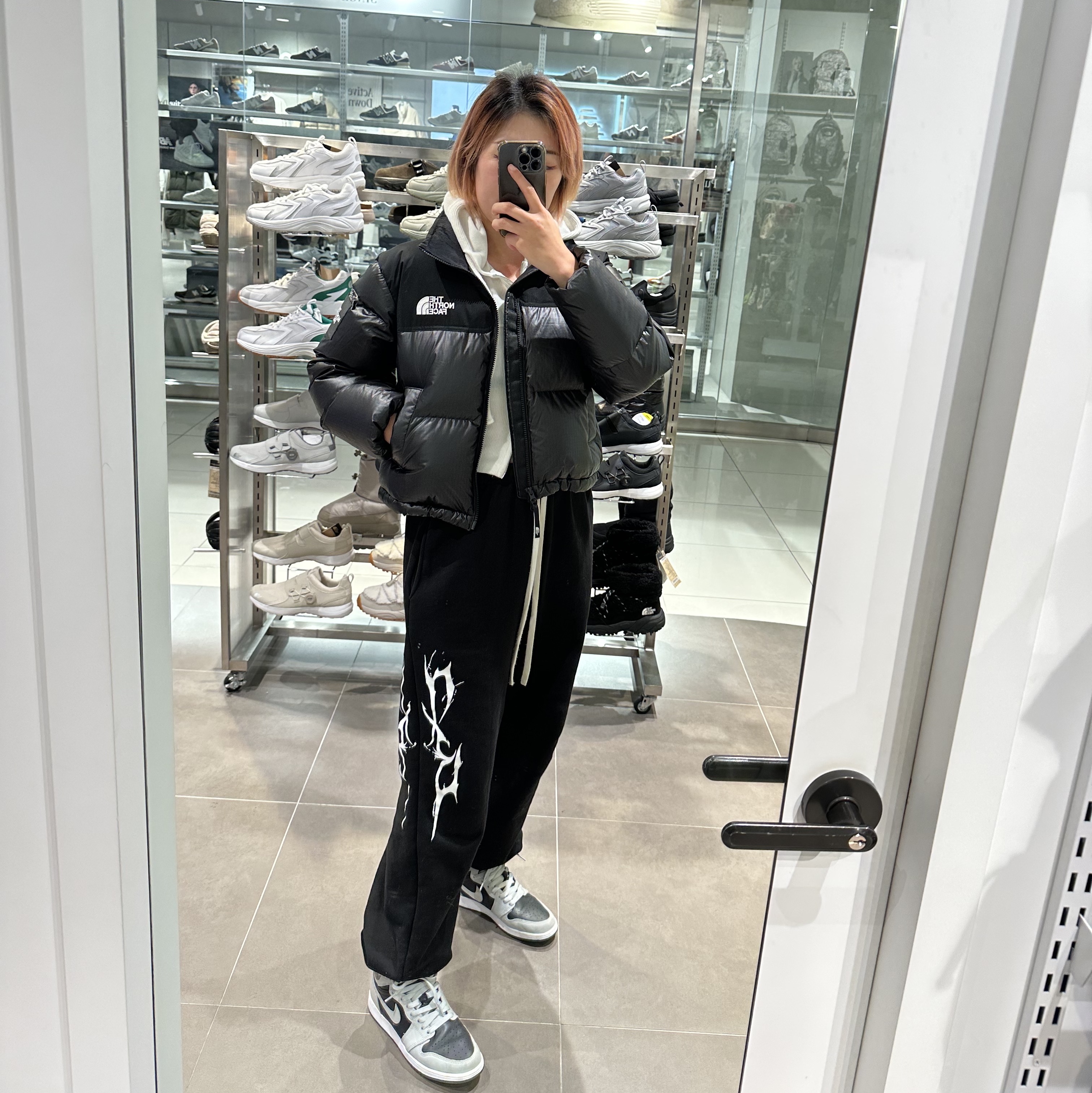 (W) The North Face White Label Novelty Nuptse Down Jacket Black, (GS) Jordan 1 Retro High OG Shadow 2.0 착용 스타일 - 1