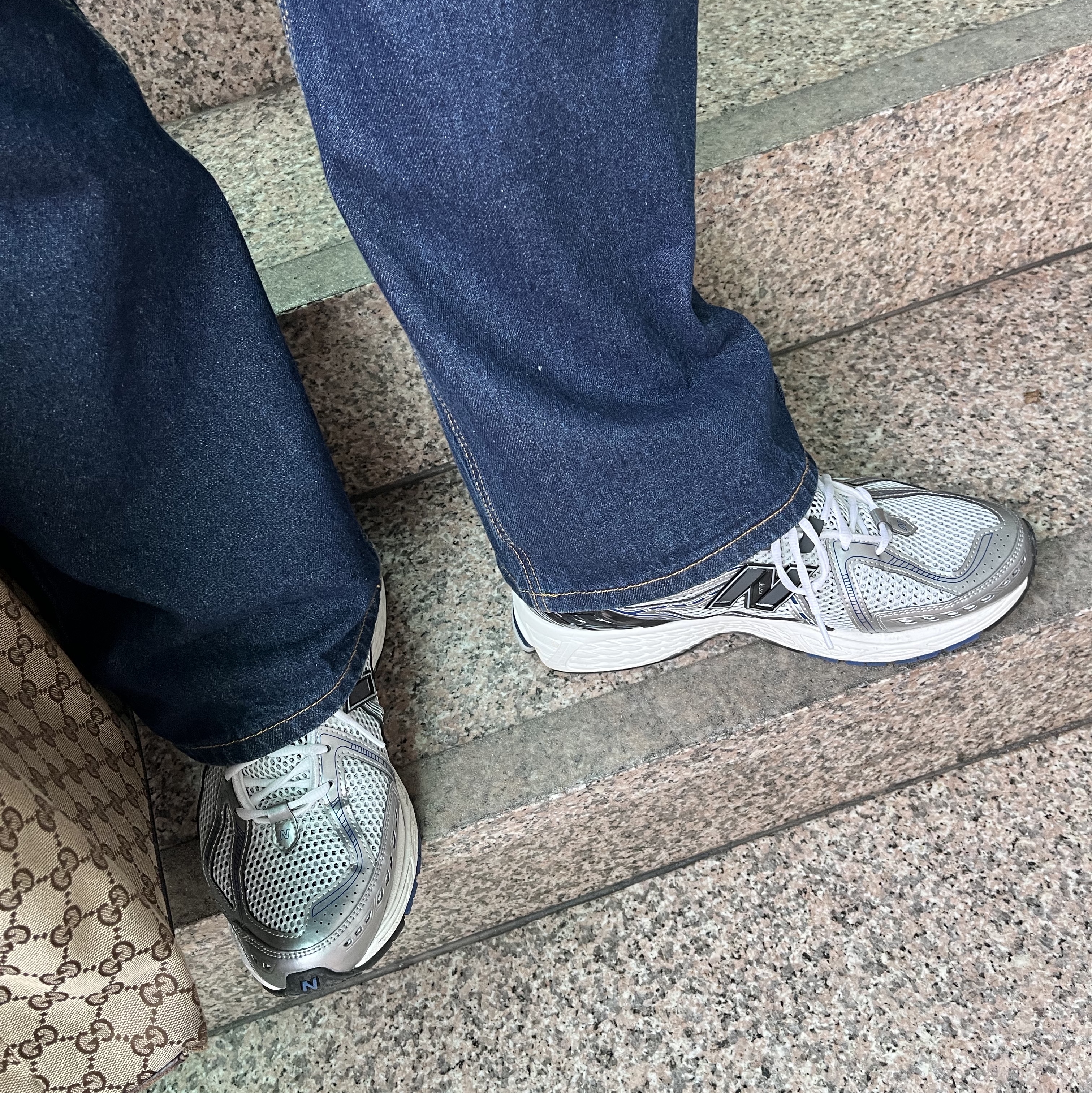 New Balance 1906R Silver Metallic 착용 스타일