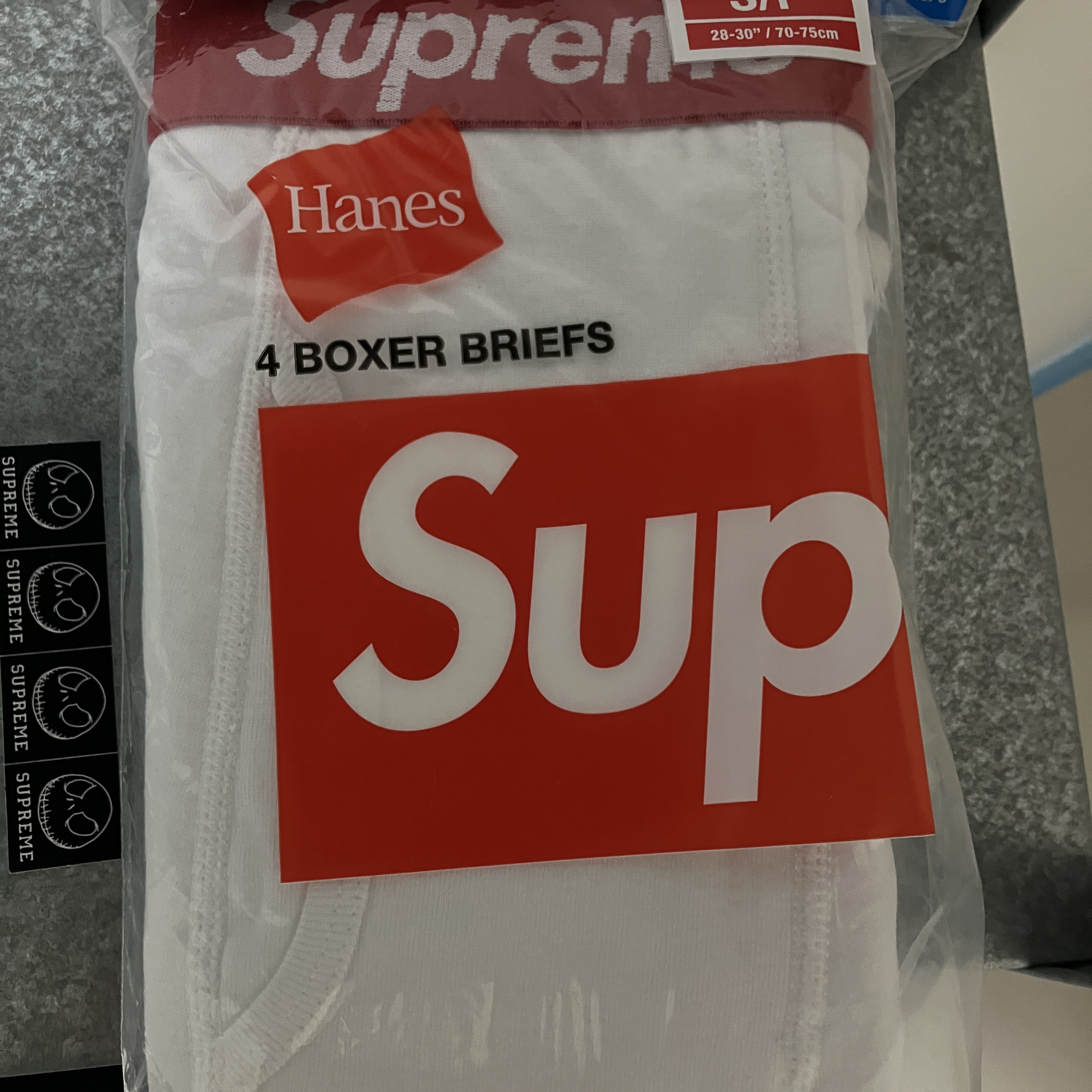 Supreme Hanes Boxer Briefs White (4 Pack) 착용 스타일