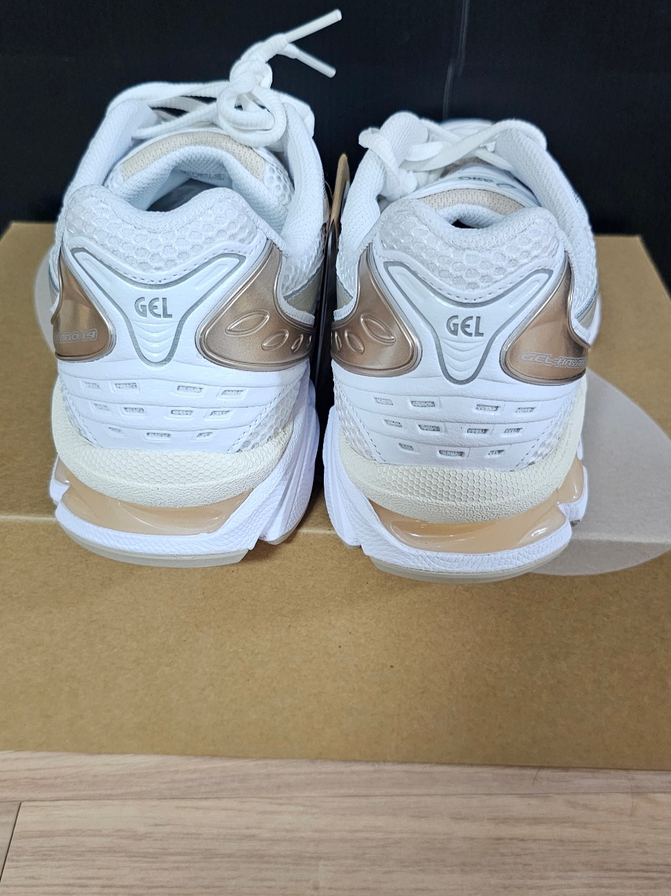 (W) Asics Gel-Kayano 14 White Simply Taupe 착용 스타일 - 4