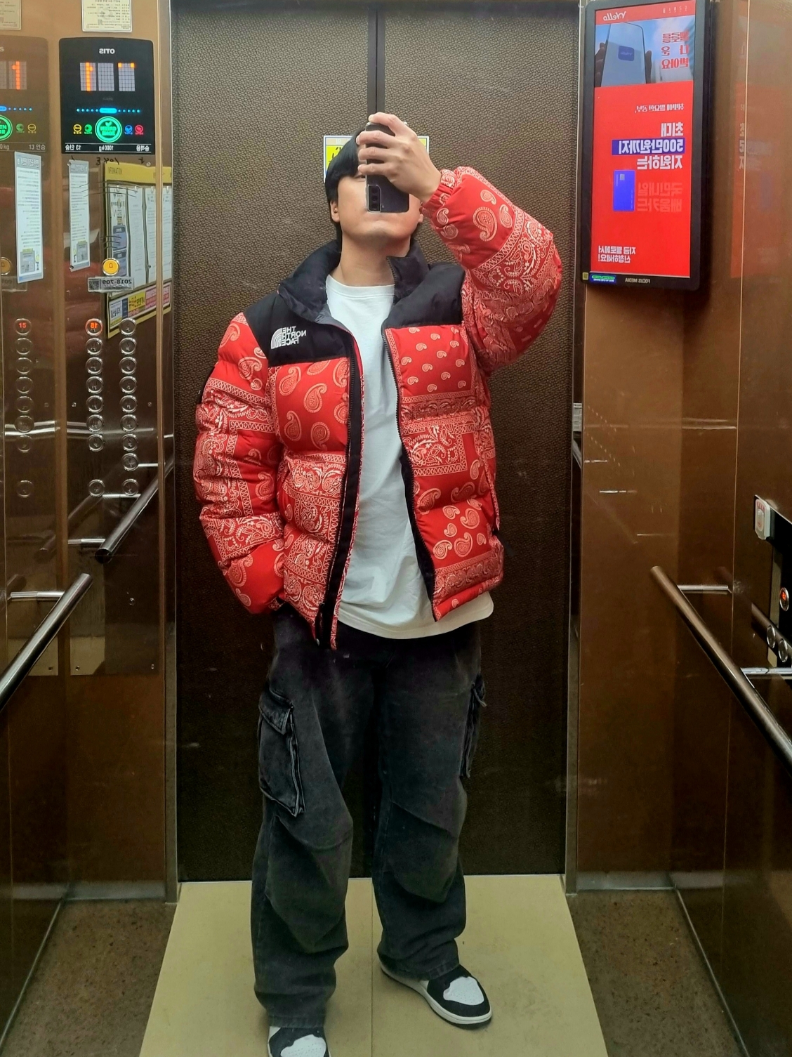 The North Face Nuptse Down Jacket Red 착용 스타일 - 2