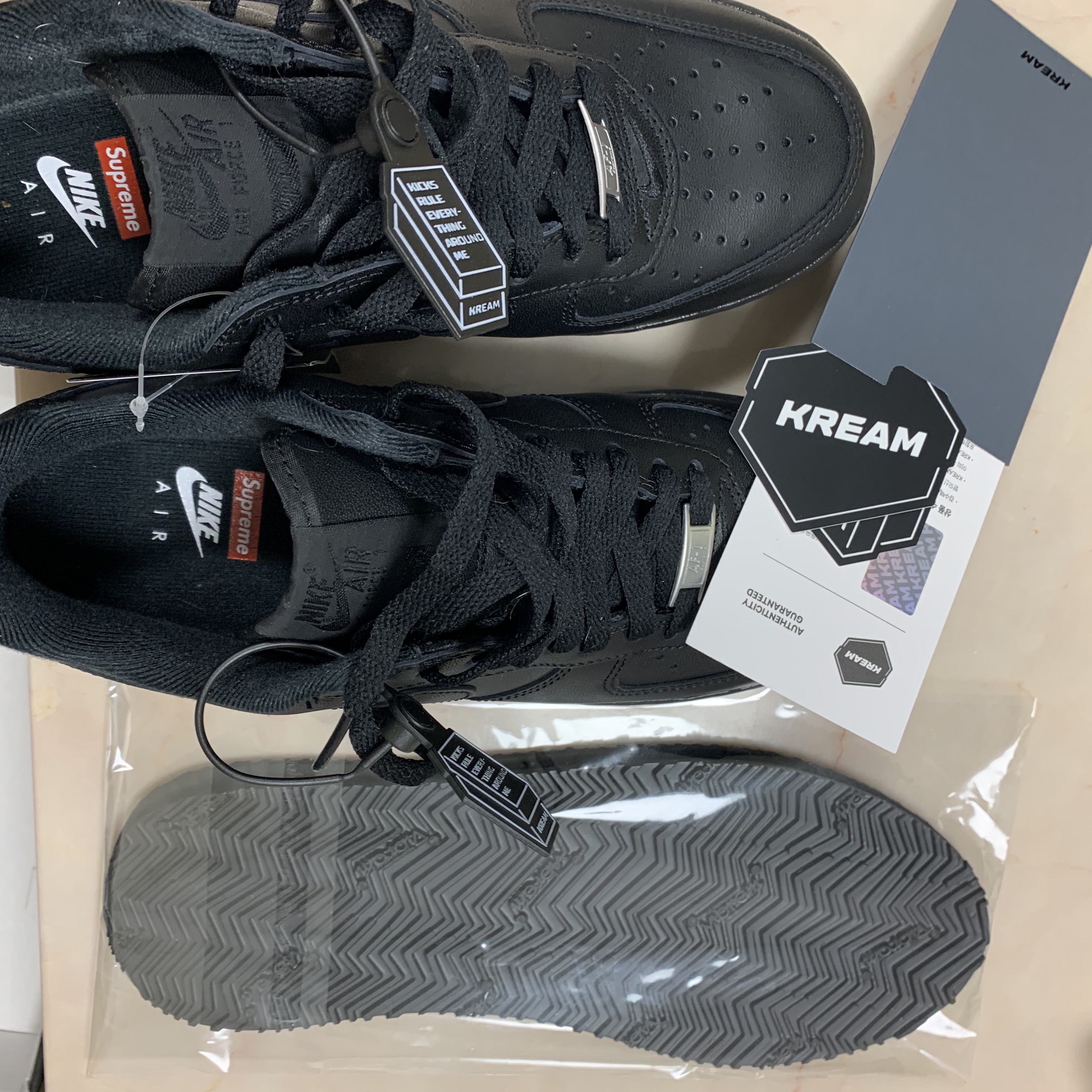 Nike x Supreme Air Force 1 Low Black 착용 스타일