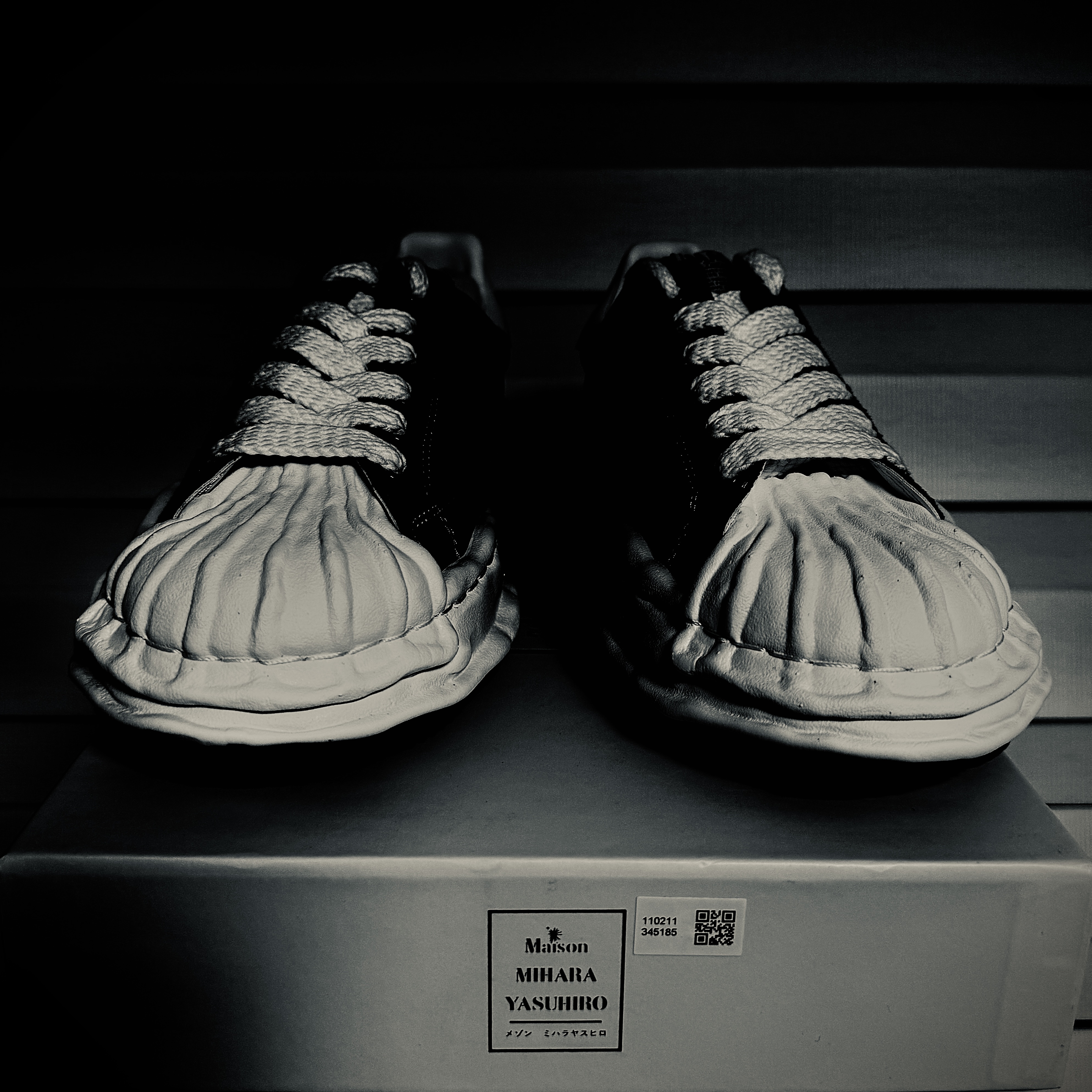 Maison Mihara Yasuhiro Blakey OG Sole Canvas Low-top Sneakers Black White 착용 스타일