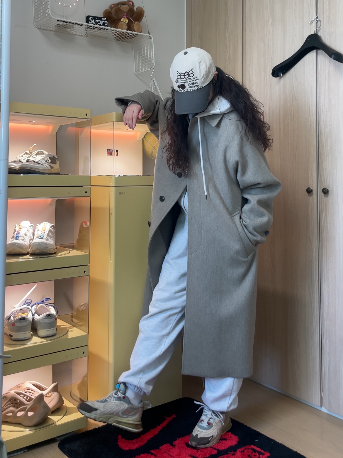 Nike x Travis Scott Air Max 270 React Cactus Trails, Nike x Balansa SNKRS Rug Mat Black 착용 스타일
