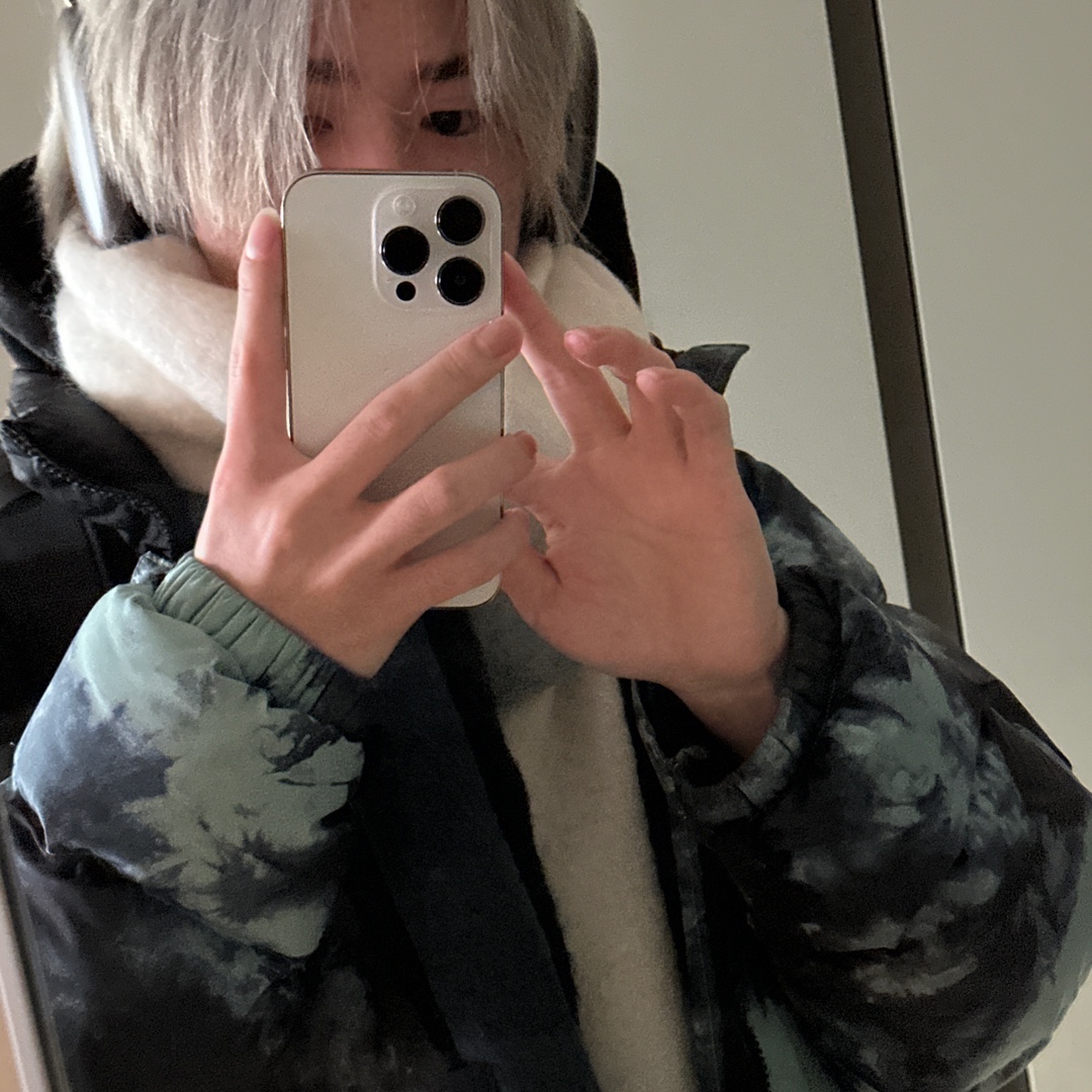 Jacquemus L'echarpe Moisson Gradient Muffler Multi Navy, Apple AirPods Max Lightning Space Gray (Korean Ver.) 착용 스타일