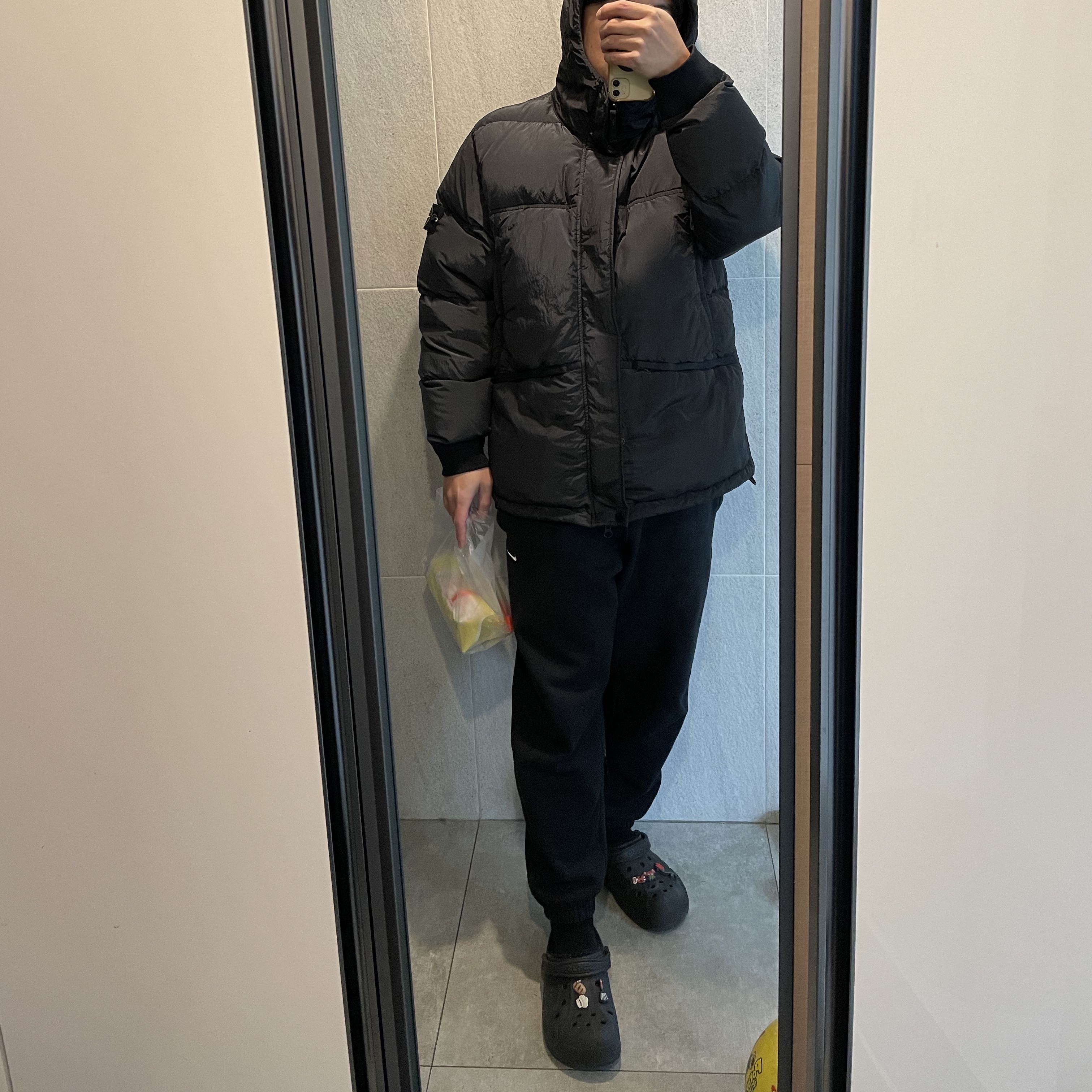 Stone Island 44508 Nylon Metal Down-TC Jacket Dark Grey - 21FW, Nike NRG Solo Swoosh Fleece Pants Black White - Asia 착용 스타일