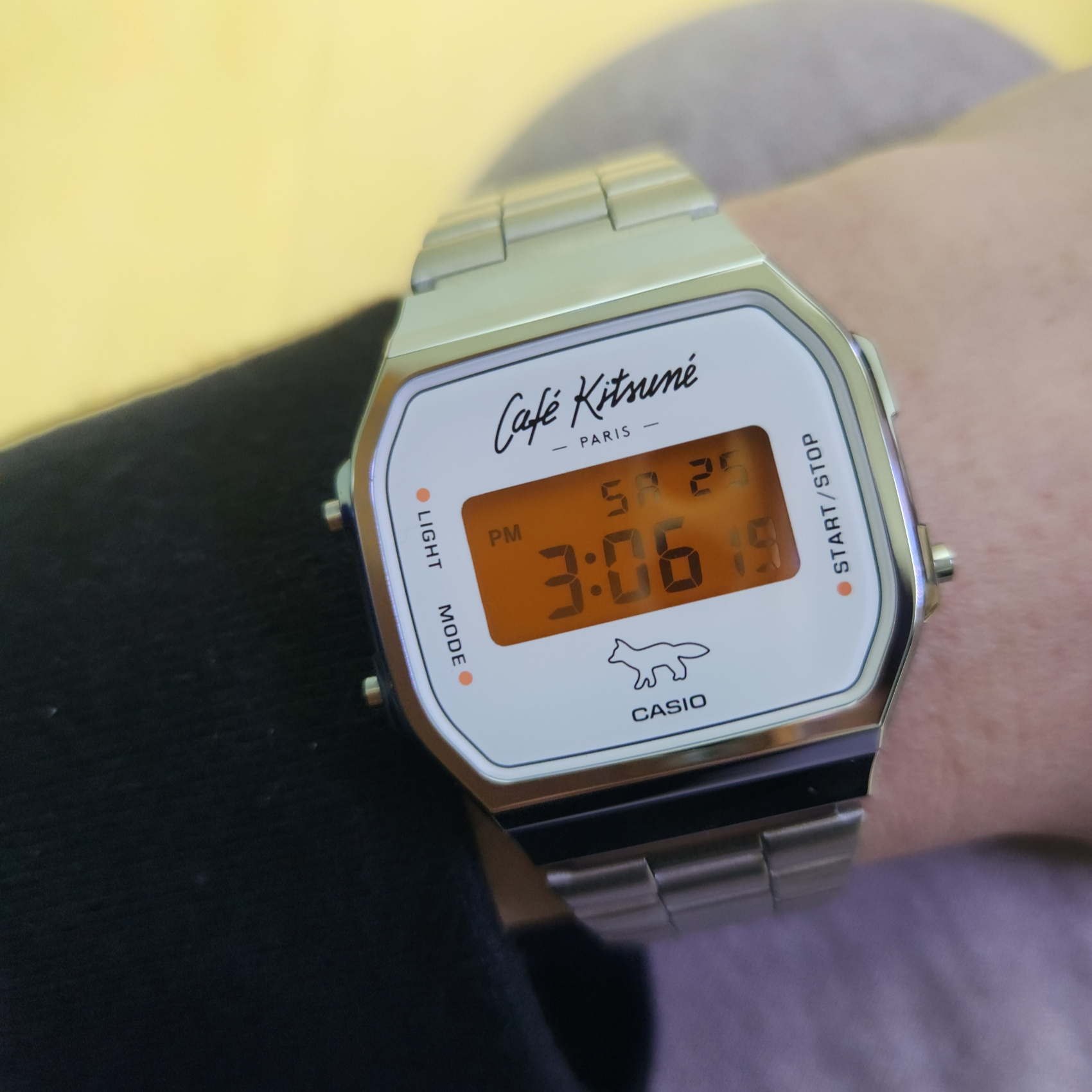 Casio x Maison Kitsune Cafe A168WECK-7A 착용 스타일