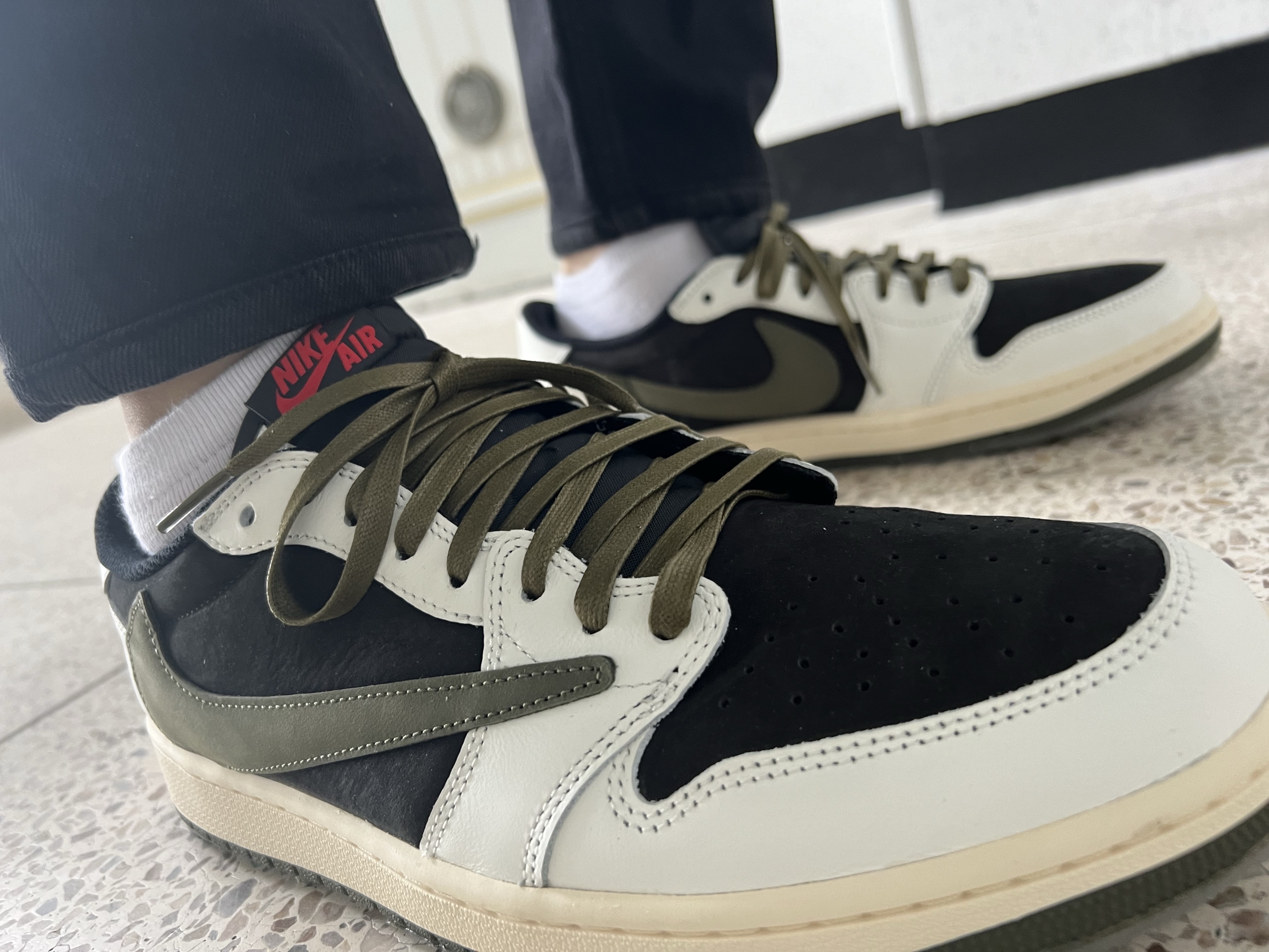 (W) Jordan 1 x Travis Scott Retro Low OG SP Medium Olive 착용 스타일