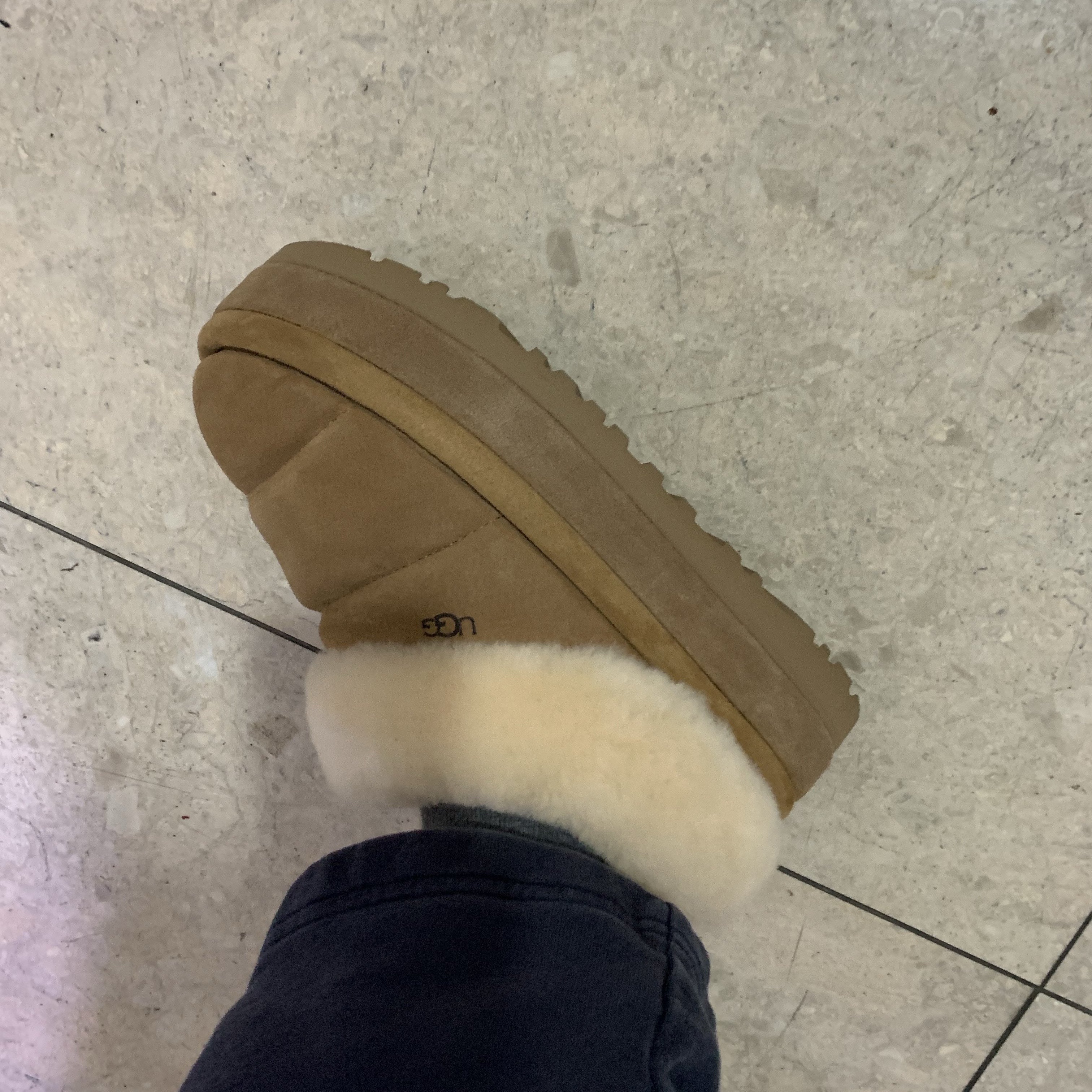 (W) UGG Tazzlita Chestnut 착용 스타일 - 3