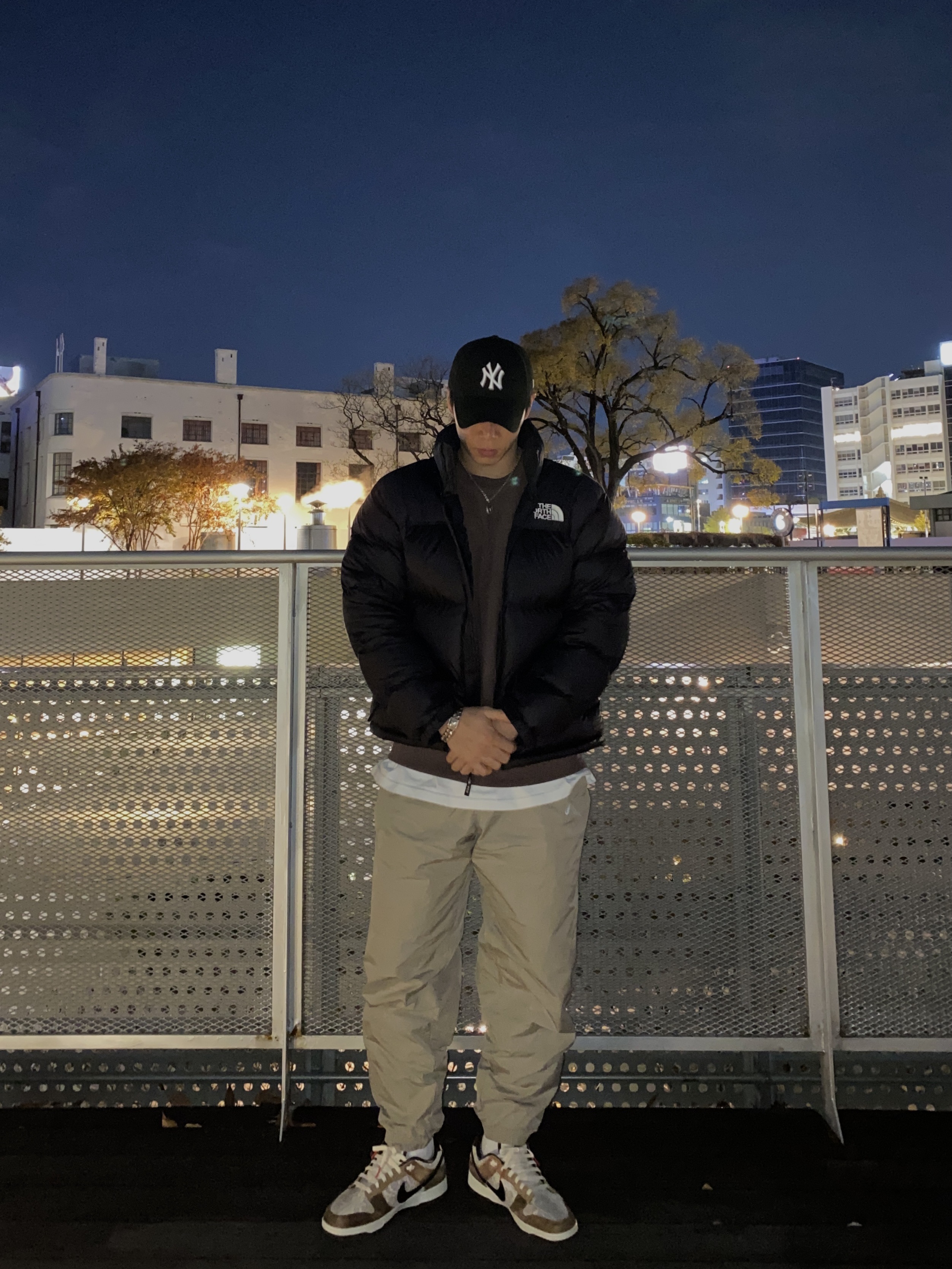 The North Face 1996 Retro Nuptse Jacket Black, Nike M NRG Track Pants Khaki 착용 스타일 - 4