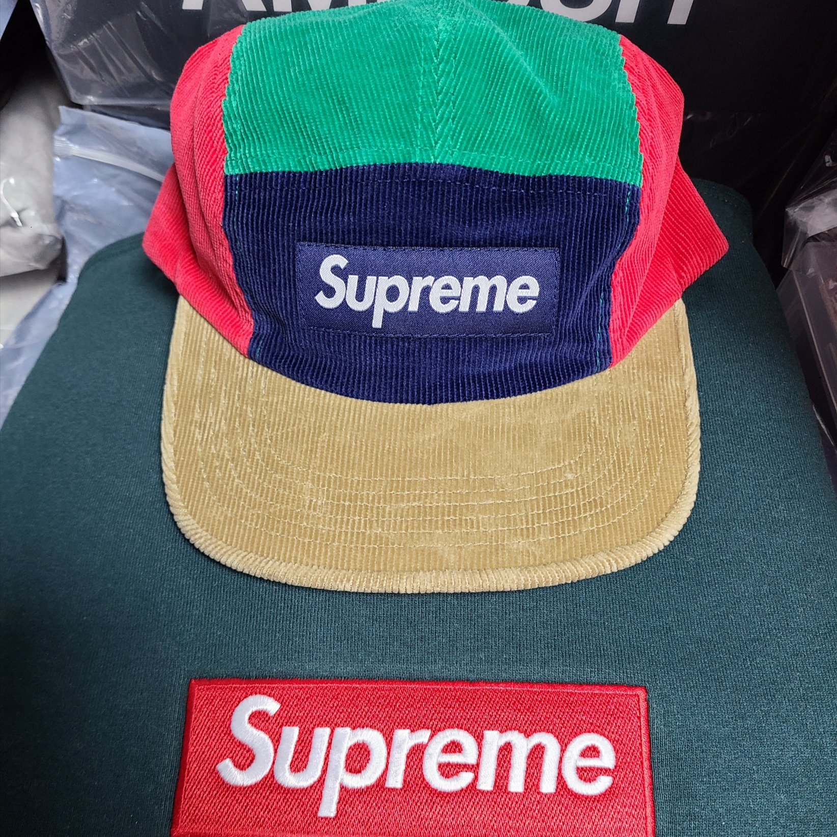 Supreme Corduroy Camp Cap Multicolor - 23FW, Supreme Box Logo Crewneck Dark Pine - 22FW 착용 스타일 - 1