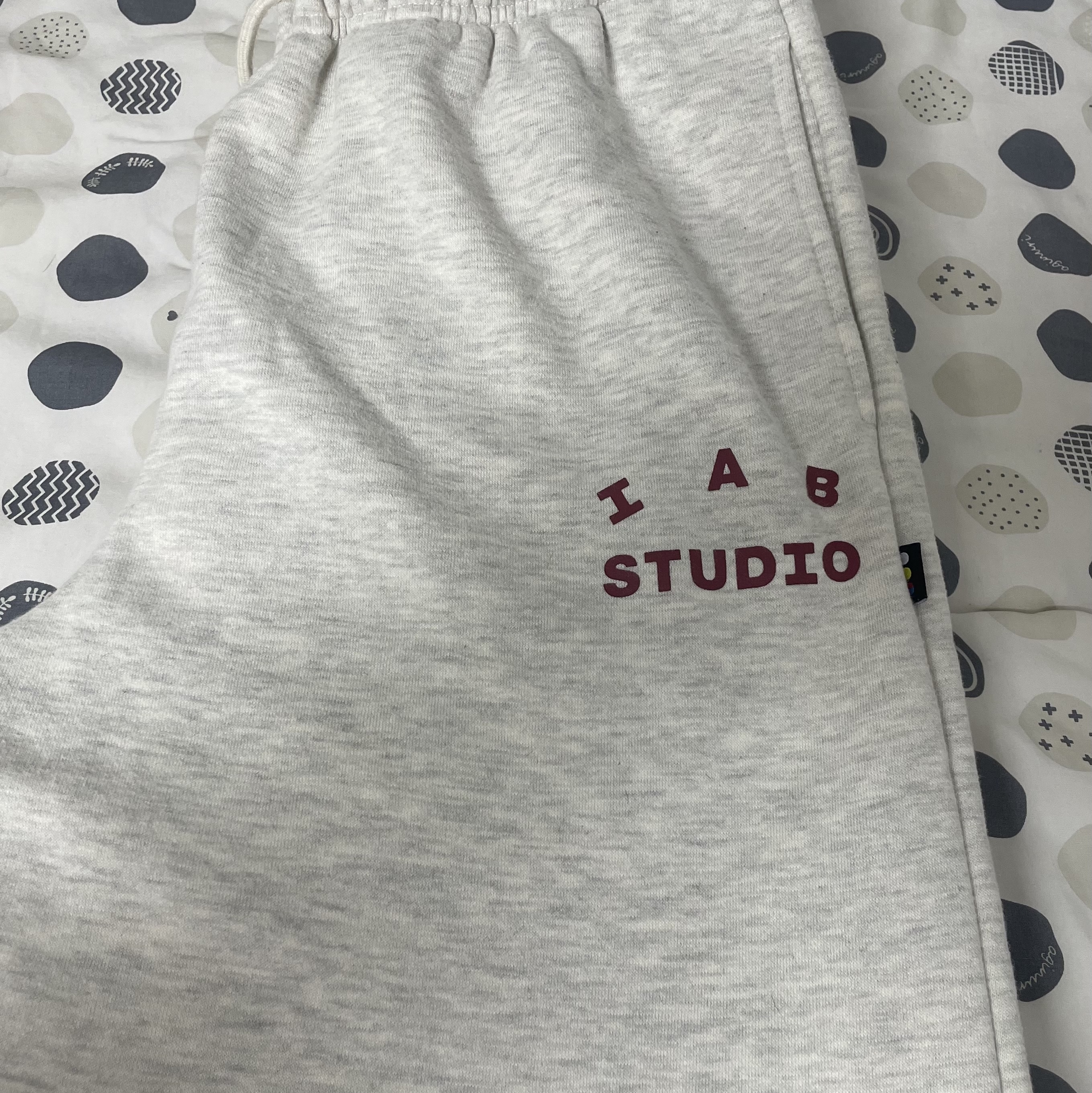 IAB Studio Sweatpants Oatmeal Burgundy - 22SS 착용 스타일