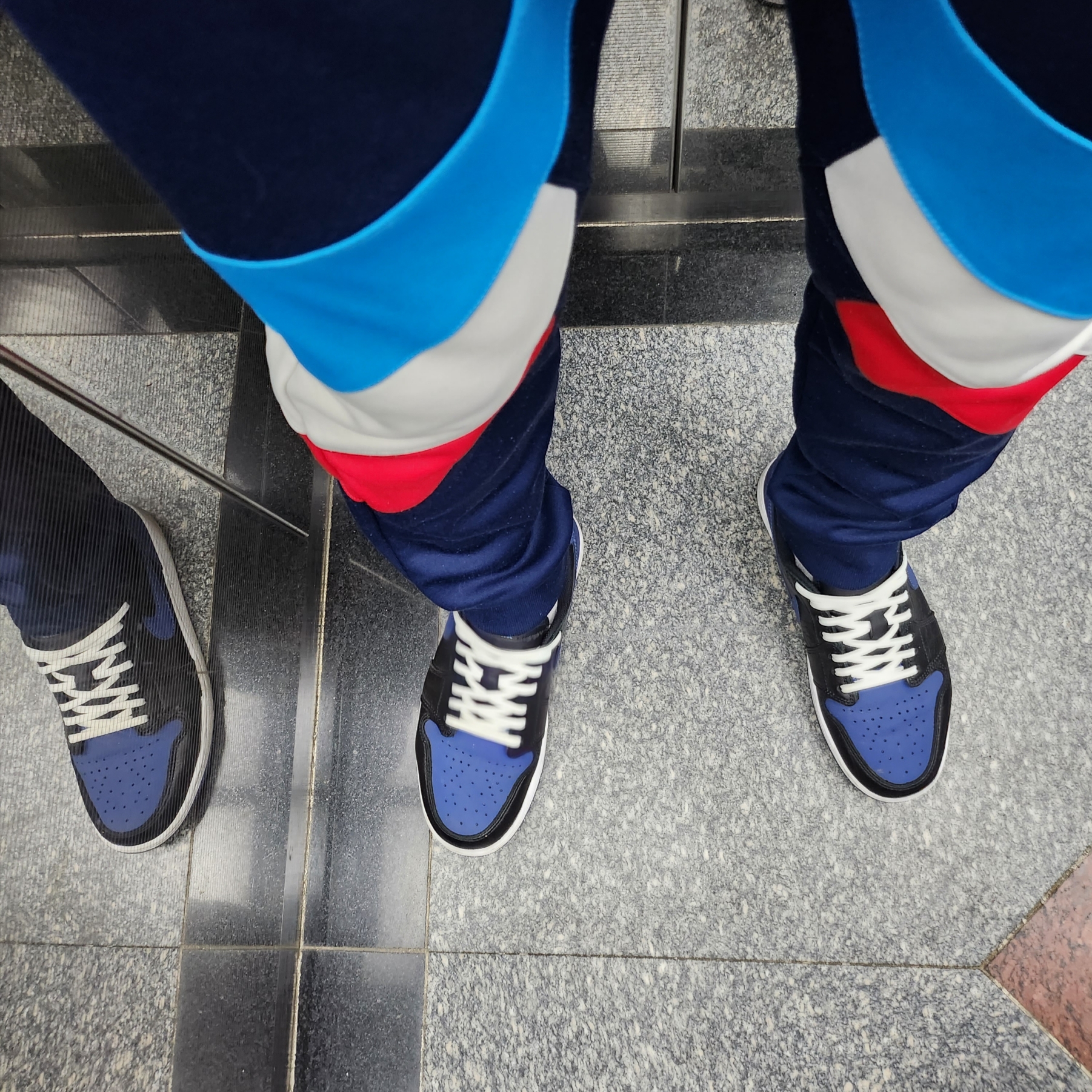 Jordan 1 Retro Low OG Mystic Navy 착용 스타일 - 2