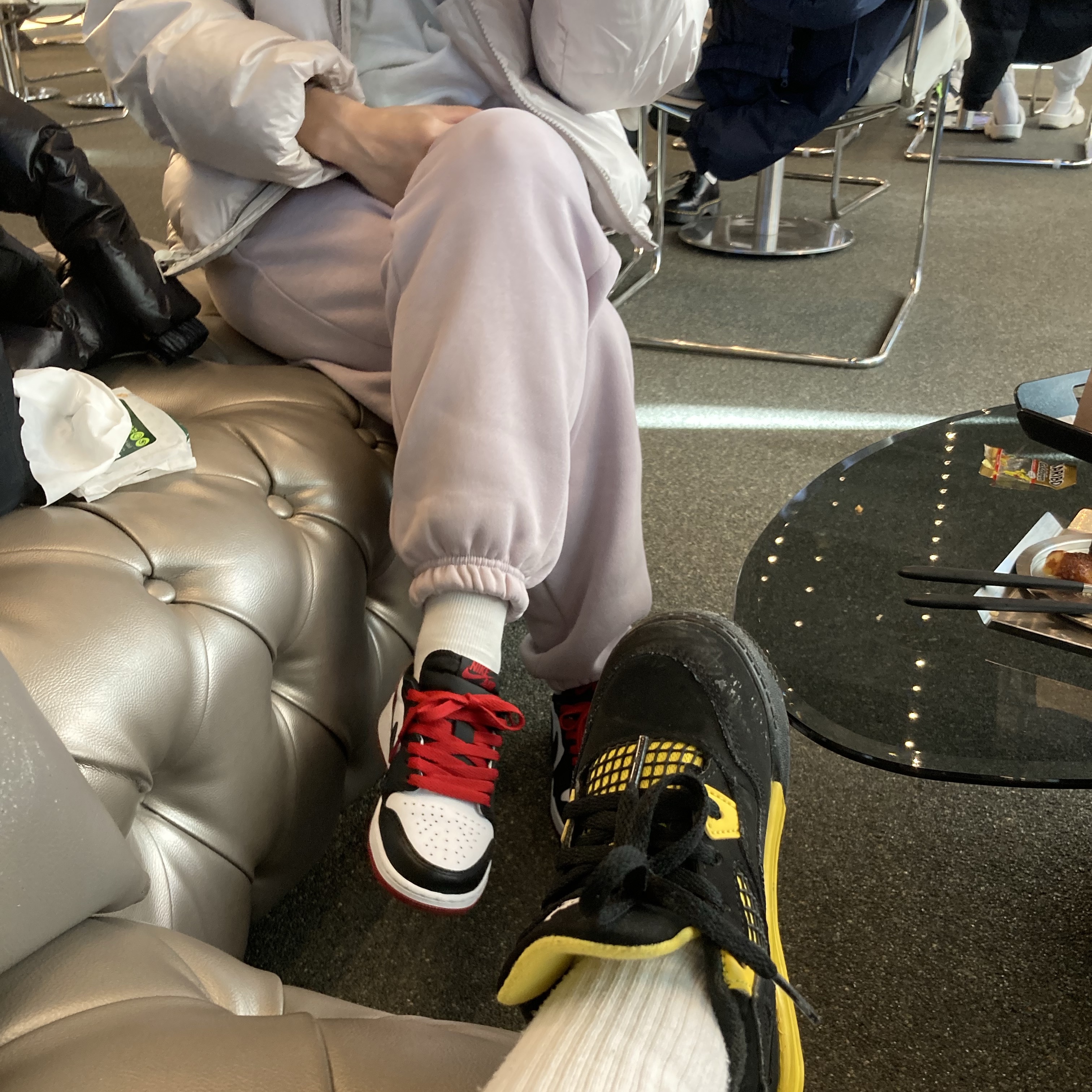 (GS) Jordan 1 Retro Low OG Black Toe, (TD) Jordan 4 Retro Thunder 2023 착용 스타일