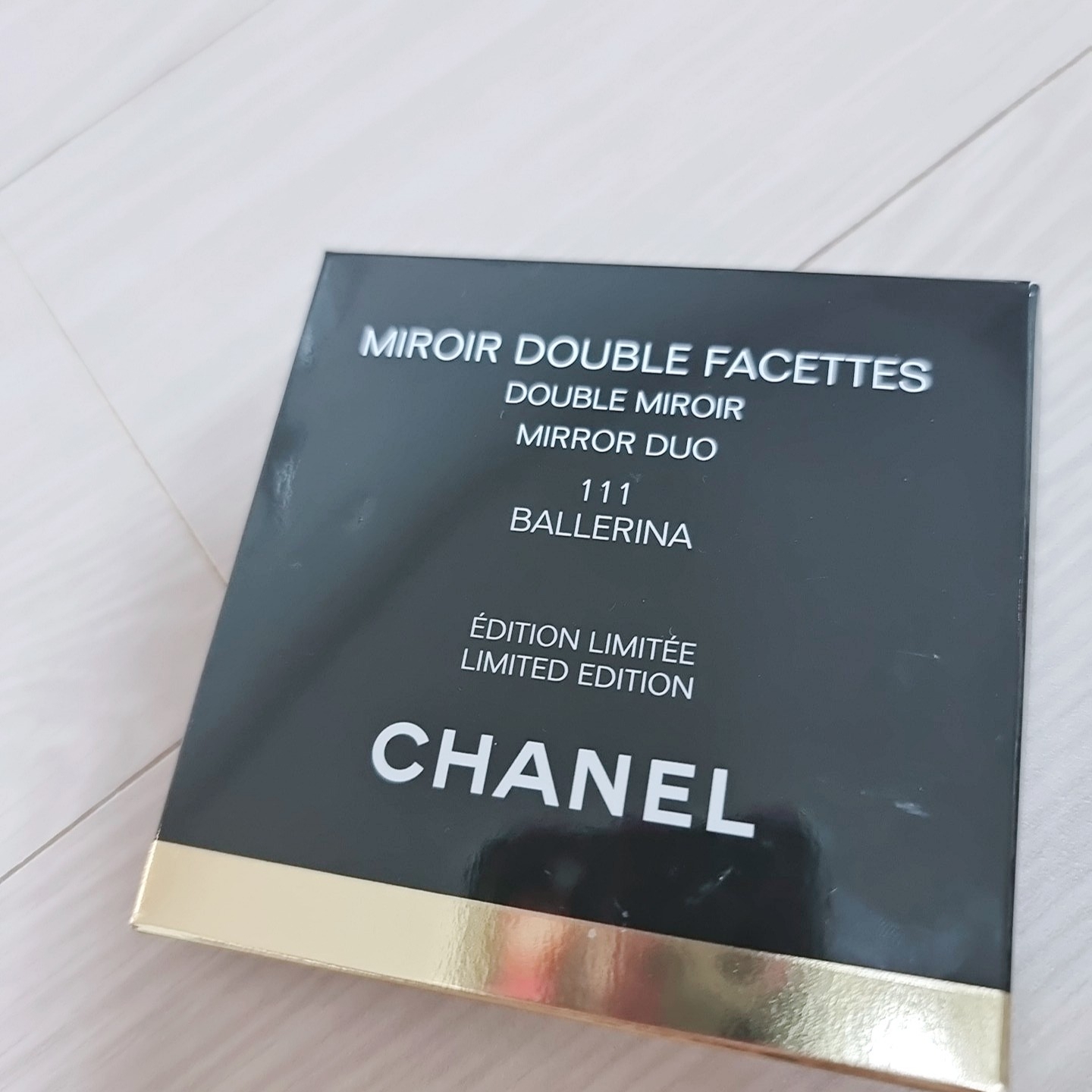 Chanel Codes Couleur Limited Edition Miroir Double Facettes 111 Ballerina 착용 스타일 - 1