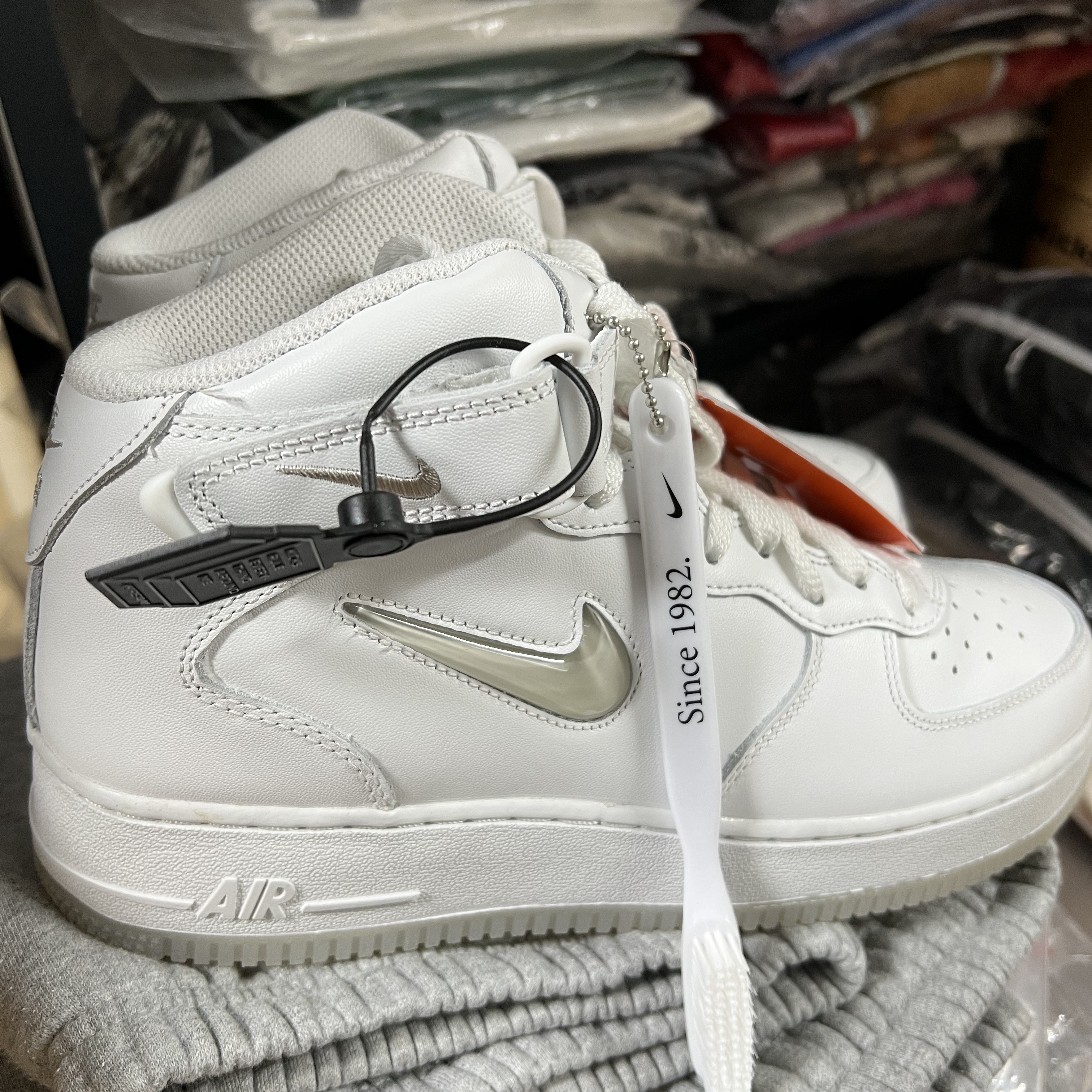 Nike Air Force 1 Mid '07 Color of the Month Summit White 착용 스타일