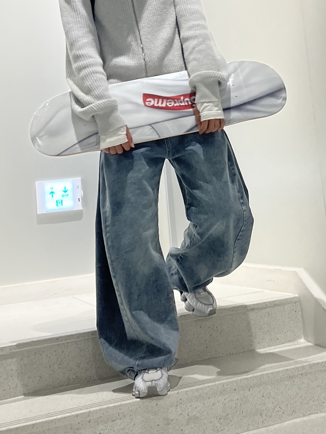 Supreme Box Logo T-Shirt Skateboard Deck White - 22FW, (W) Nike Shox TL Grey Light Blue 착용 스타일
