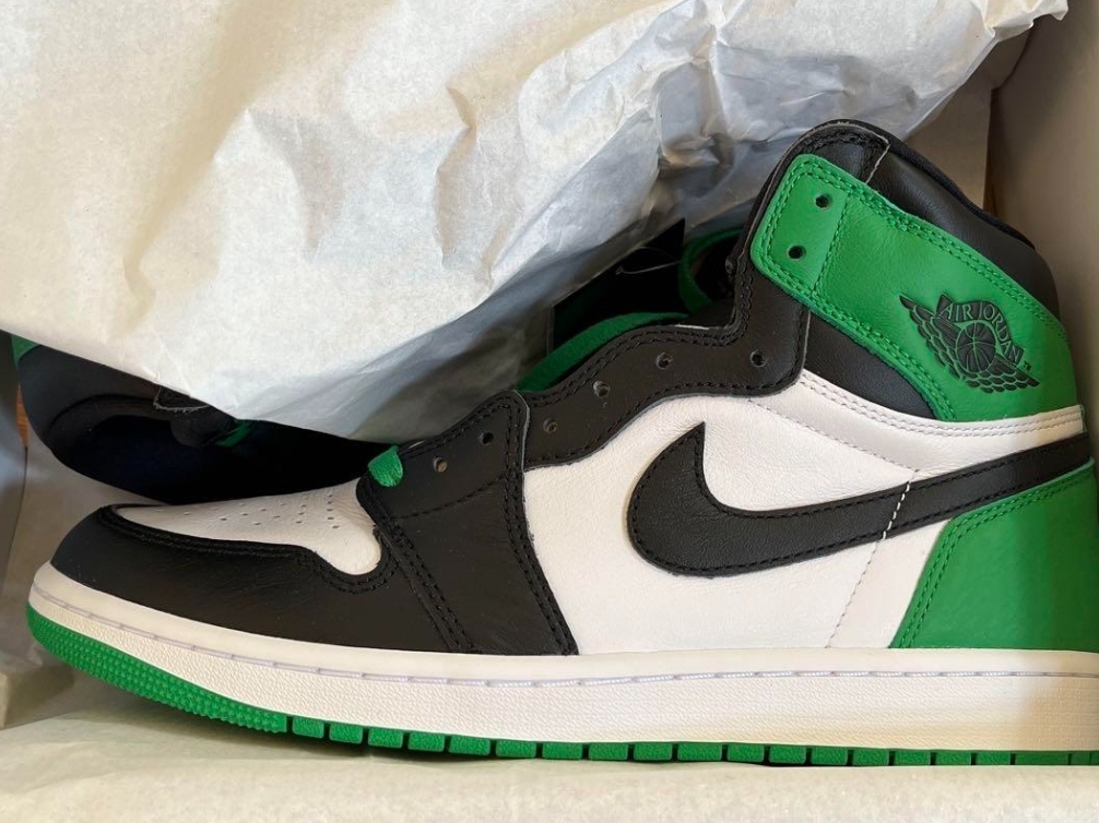 Jordan 1 Retro High OG Black and Lucky Green 착용 스타일