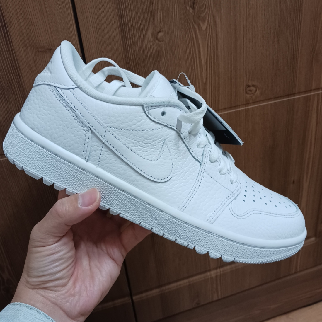 Jordan 1 Low Golf Triple White, Jordan 1 Retro Low OG Black Toe 착용 스타일 - 1