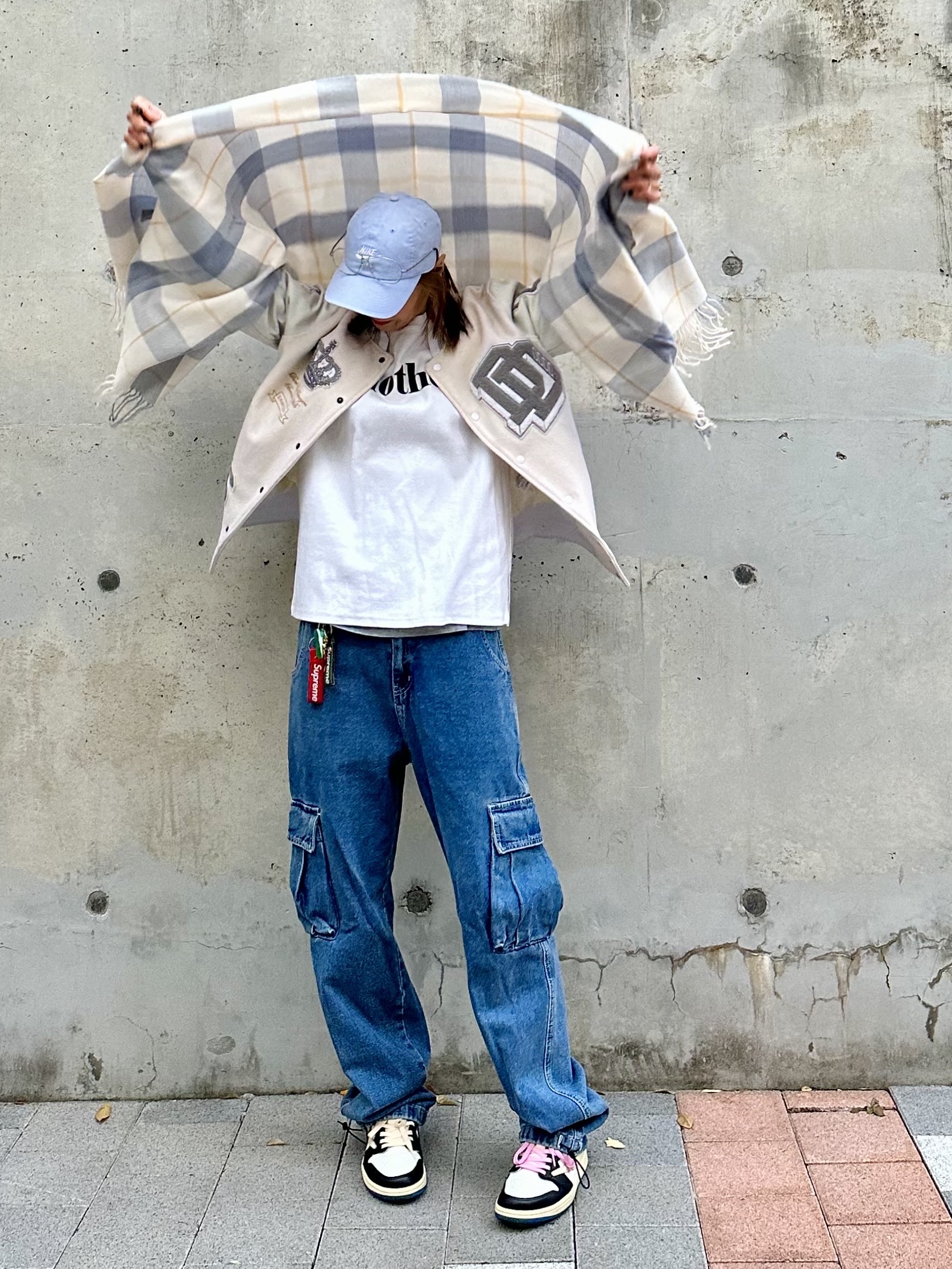 Jordan 1 x Travis Scott x Fragment Retro Low OG SP Military Blue, Supreme Webbing Keychain Red - 23SS 착용 스타일 - 1
