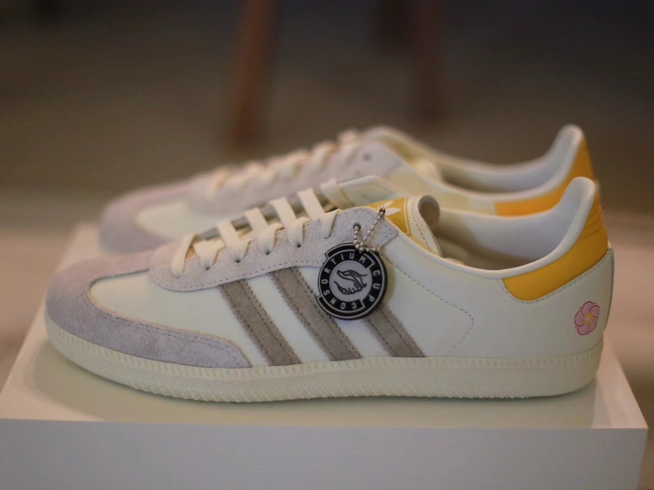 Adidas x Kasina Samba Consortium Cup Off White Trace Khaki 착용 스타일 - 1