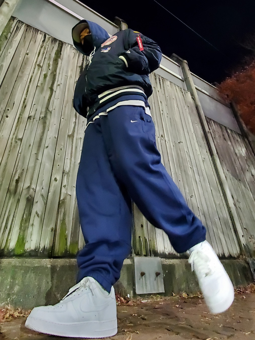 Nike Air Force 1 '07 Low White, Nike Solo Swoosh Fleece Pullover Hoodie Midnight Navy - US/EU 착용 스타일 - 4