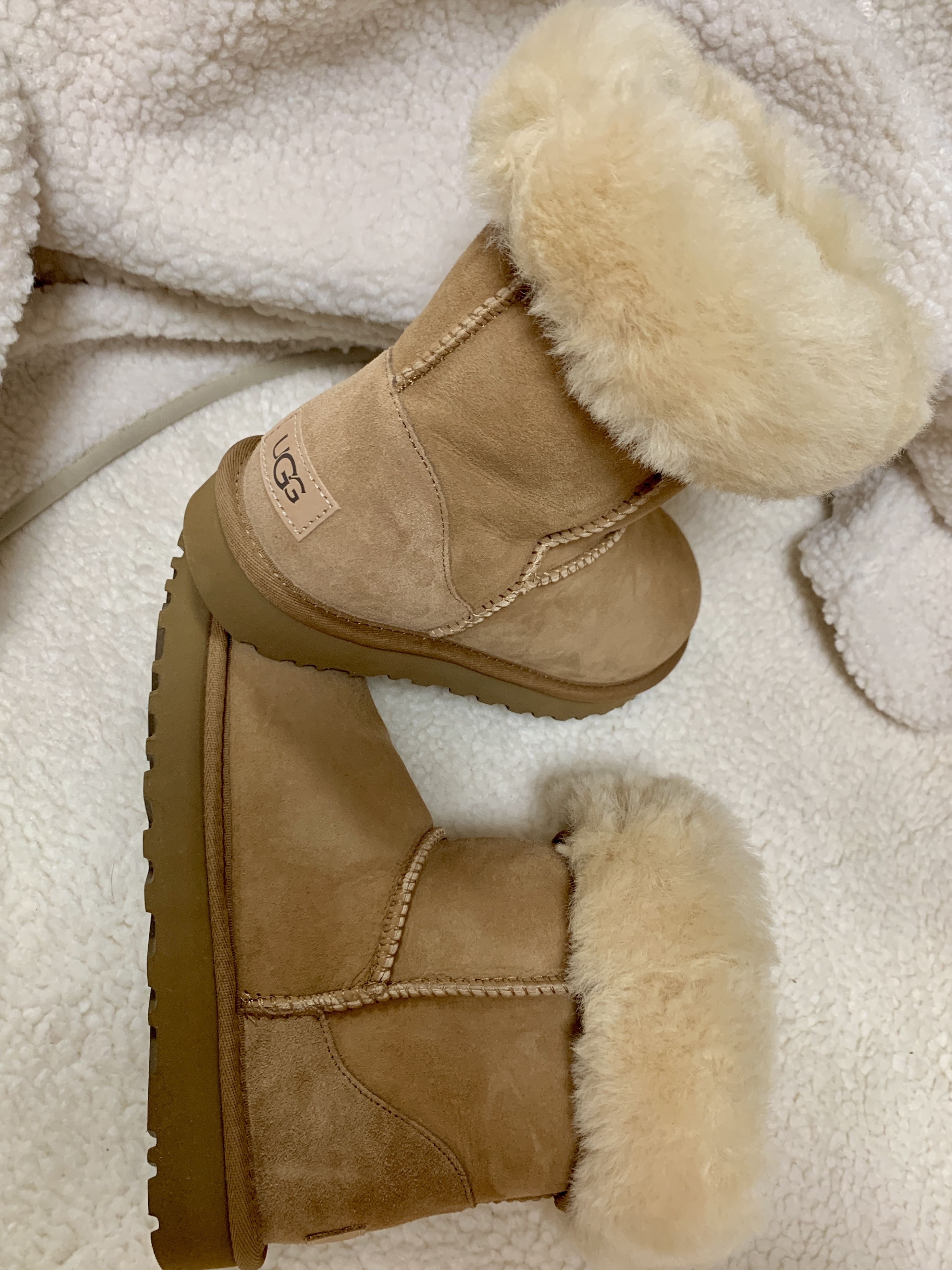 (W) UGG Classic Short II Boots Chestnut 착용 스타일 - 10
