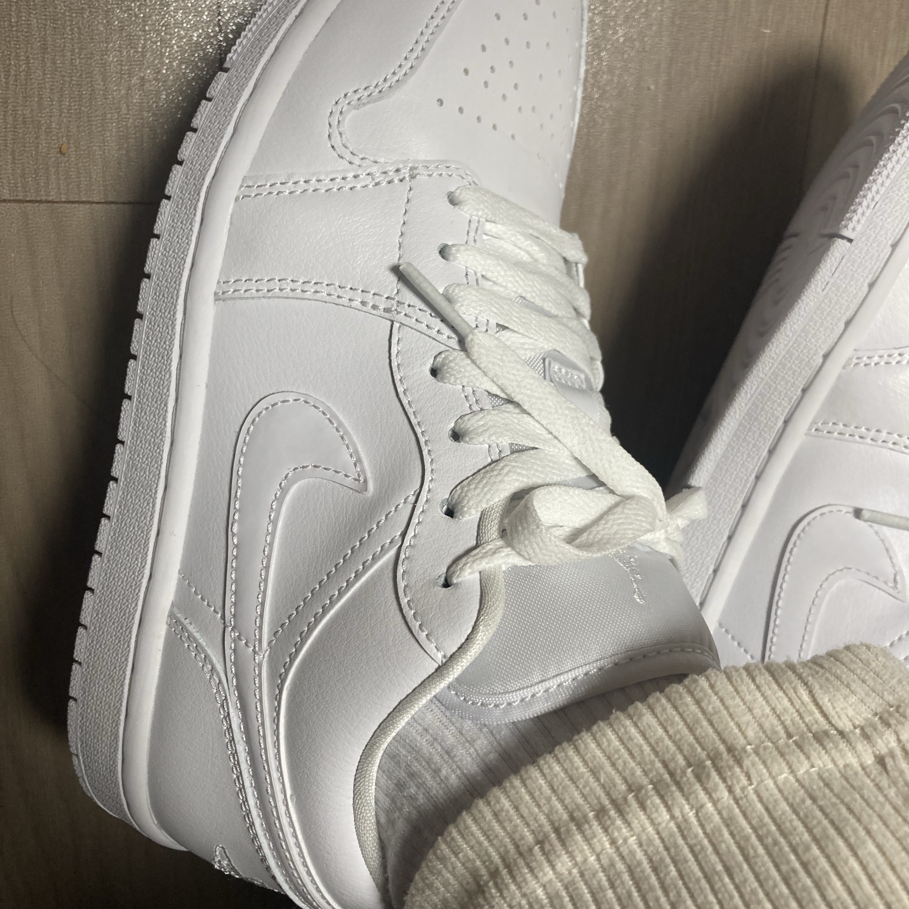 (W) Jordan 1 Low Triple White 2022 착용 스타일
