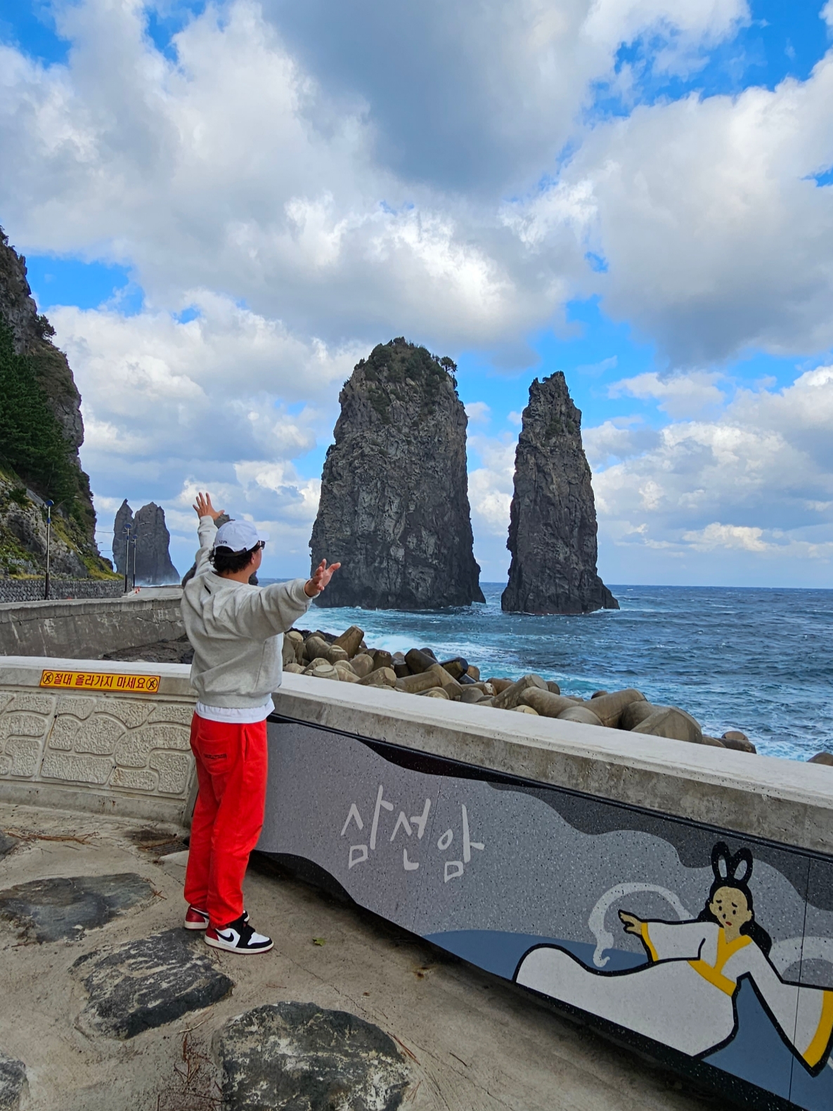 Essentials The Core Collection Pullover Crewneck Oatmeal, Jordan 1 Low Black Toe 착용 스타일