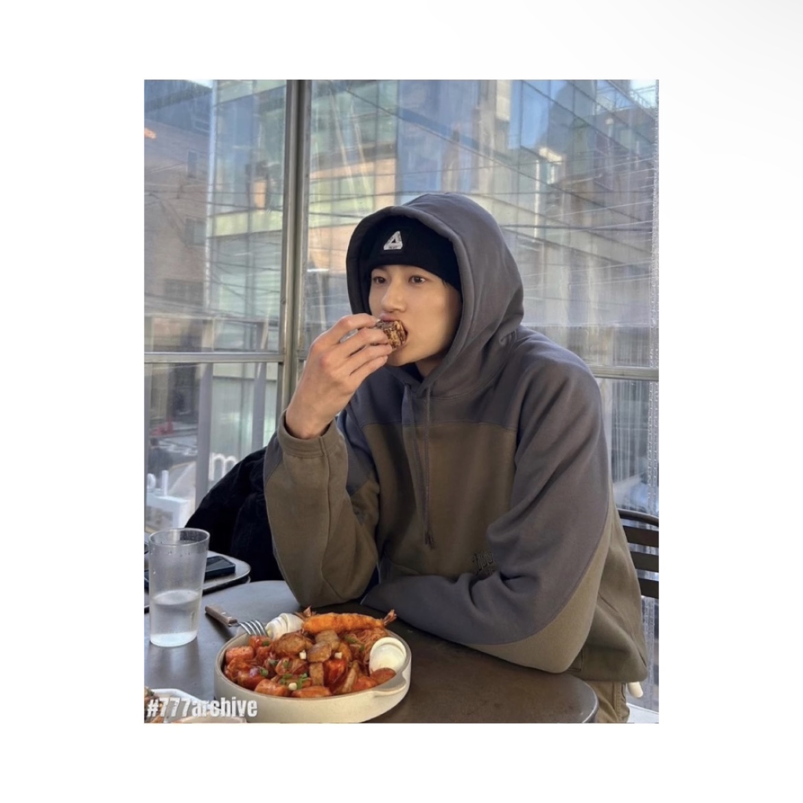 Palace Tri-Ferg Patch Beanie Black - 23FW, Palace Tri-Ferg Patch Beanie Black 착용 스타일 - 1