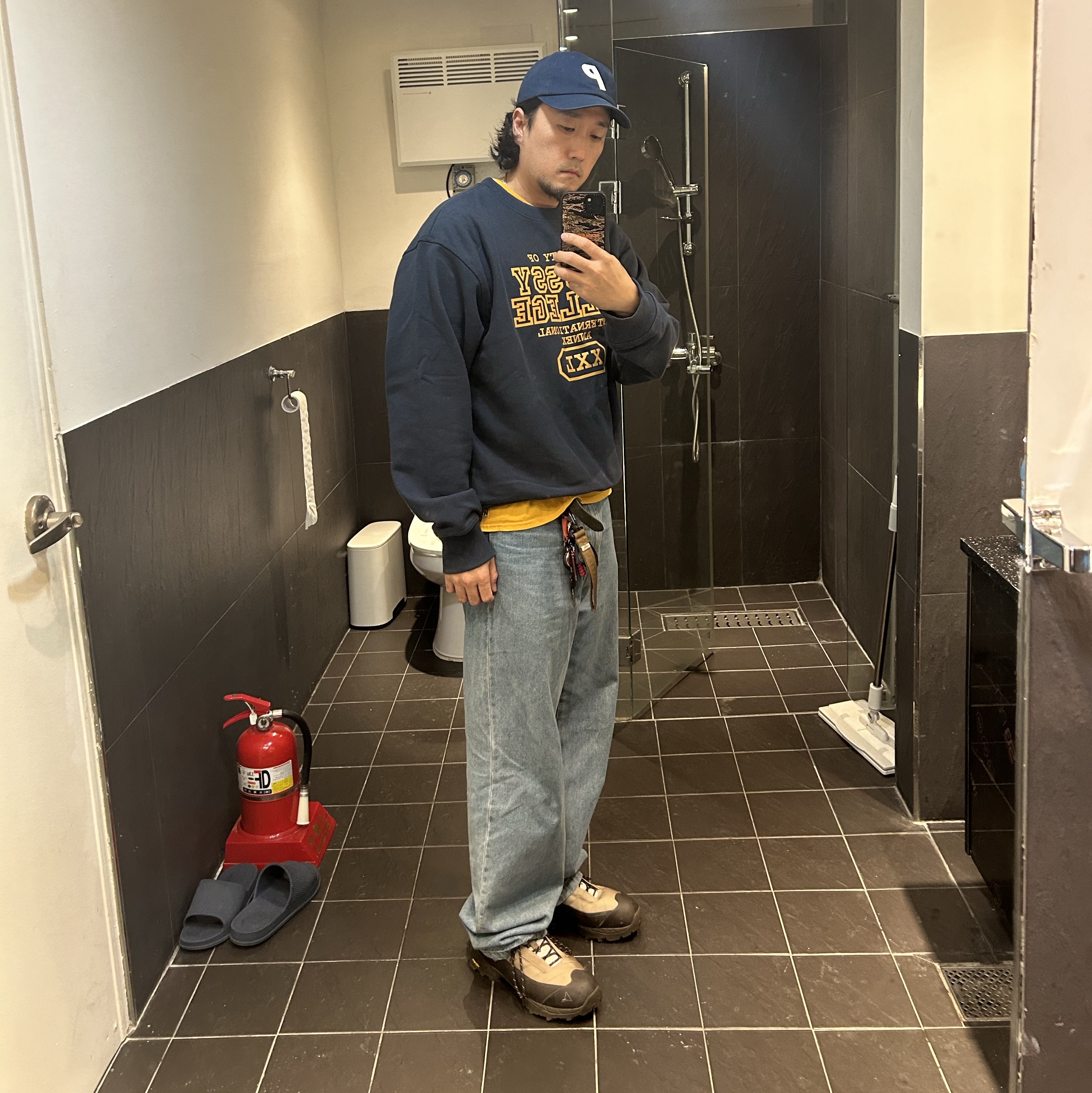 Palace P 6-Panel Navy - 23FW, Roa Hiking Roa Katharina Sand Brown 착용 스타일 - 1