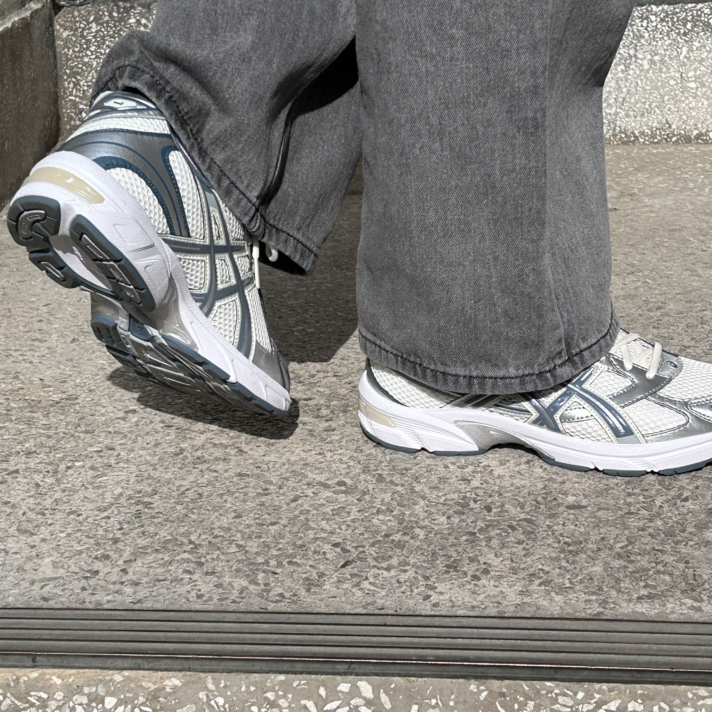 Asics Gel-1130 Cream Ironclad 착용 스타일 - 1