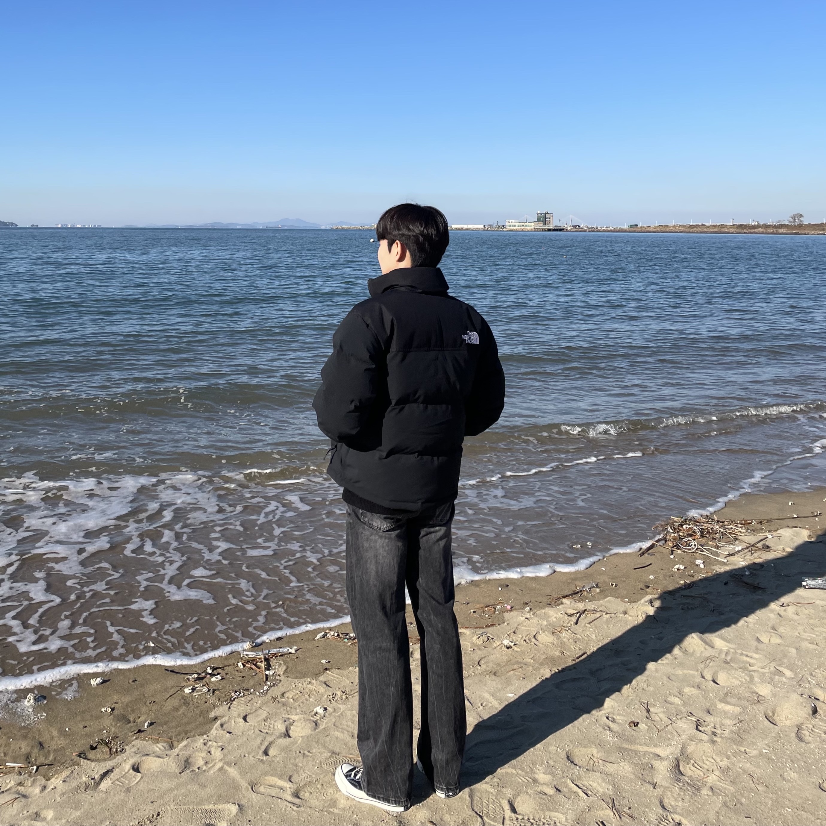 The North Face 1996 Cordura Nuptse Jacket Black, Converse Chuck 70 Ox Black - Standard 착용 스타일