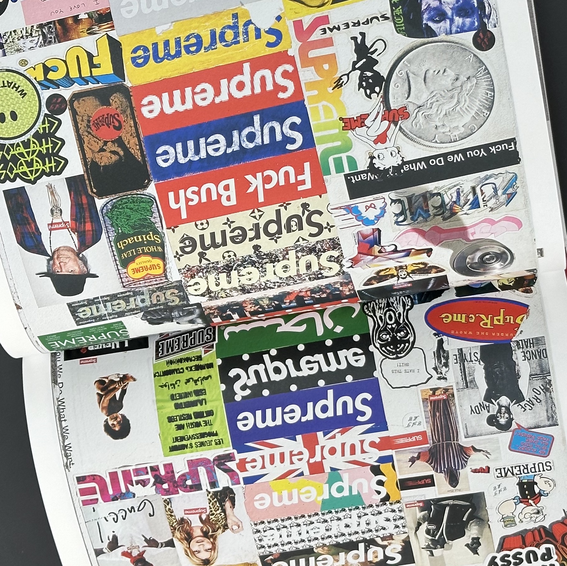 Supreme Vol.2 Book White - 19FW 착용 스타일 - 3