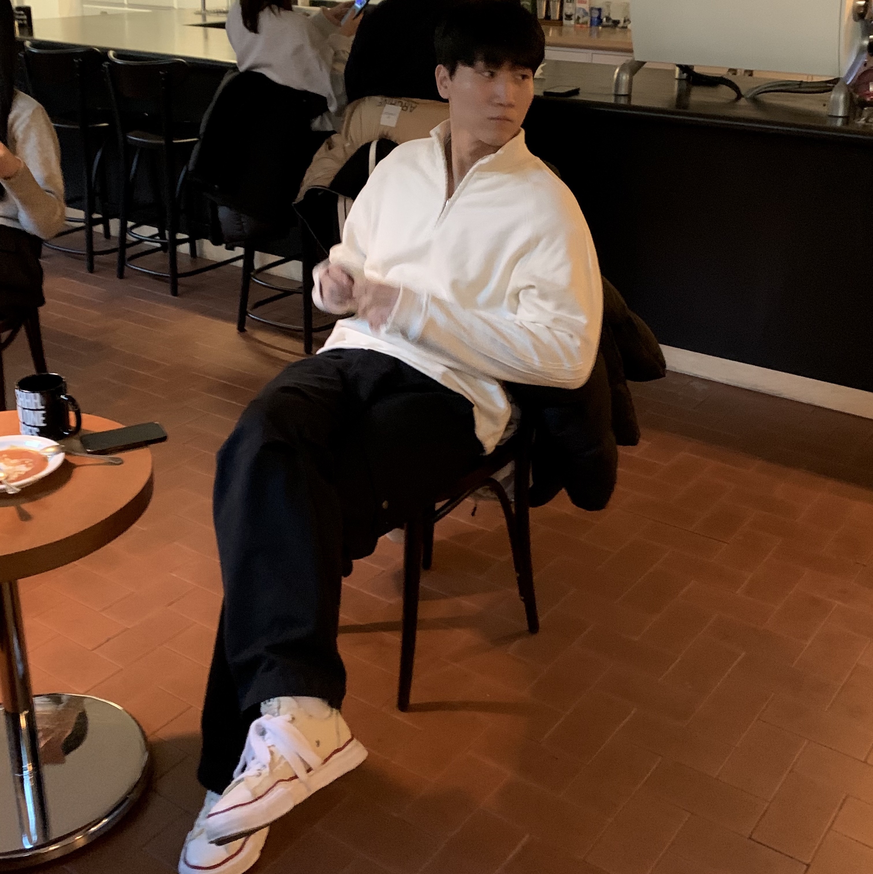 Maison Mihara Yasuhiro Peterson OG Sole Canvas Low-top Sneakers Natural, Ignota Core:5 Washed Cargo Pants Black 착용 스타일 - 2